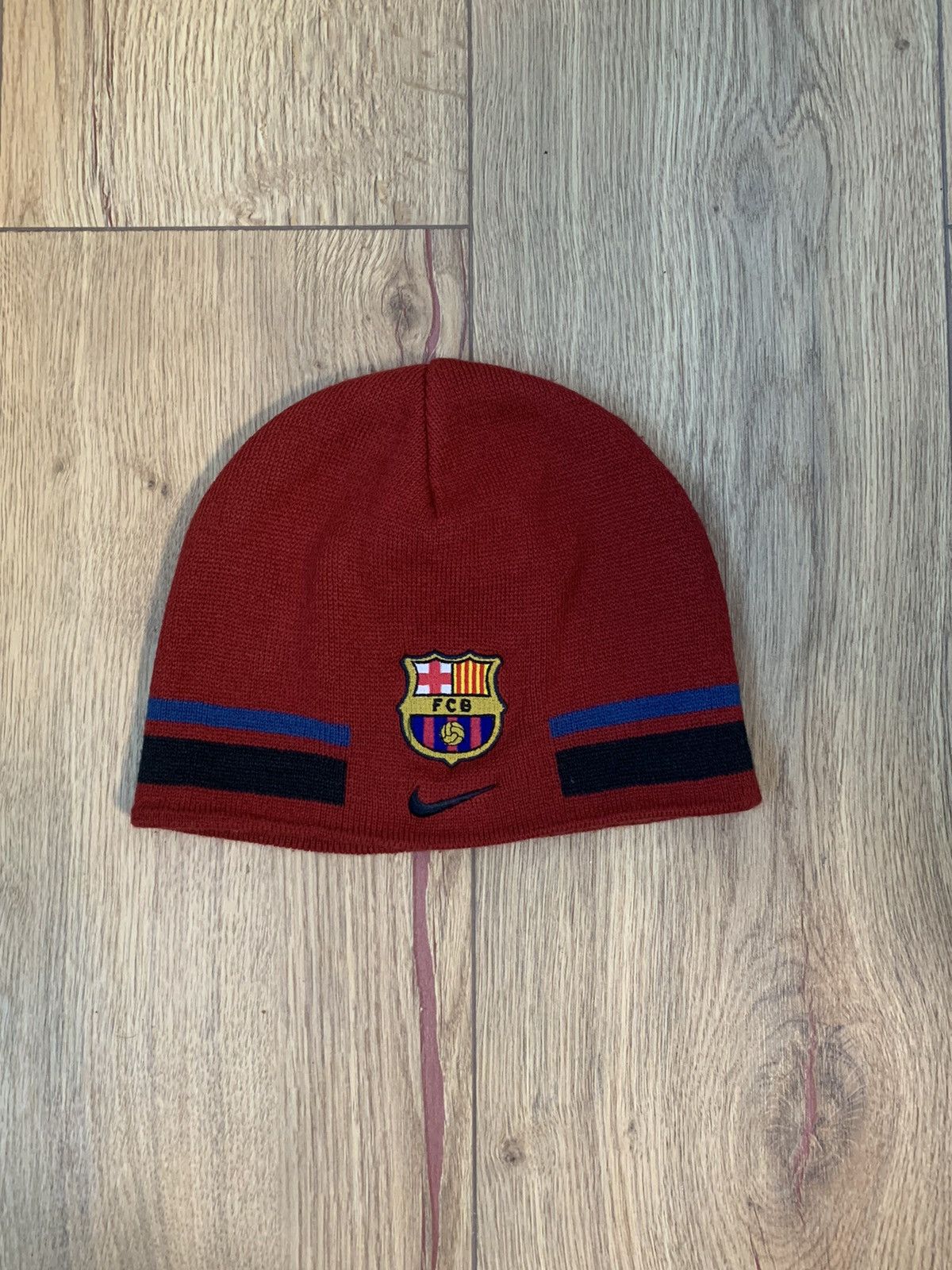 Nike Vintage F.C. Barcelona x Nike Big Logo Red Beanie Hat Y2K Size ONE SIZE - 1 Thumbnail