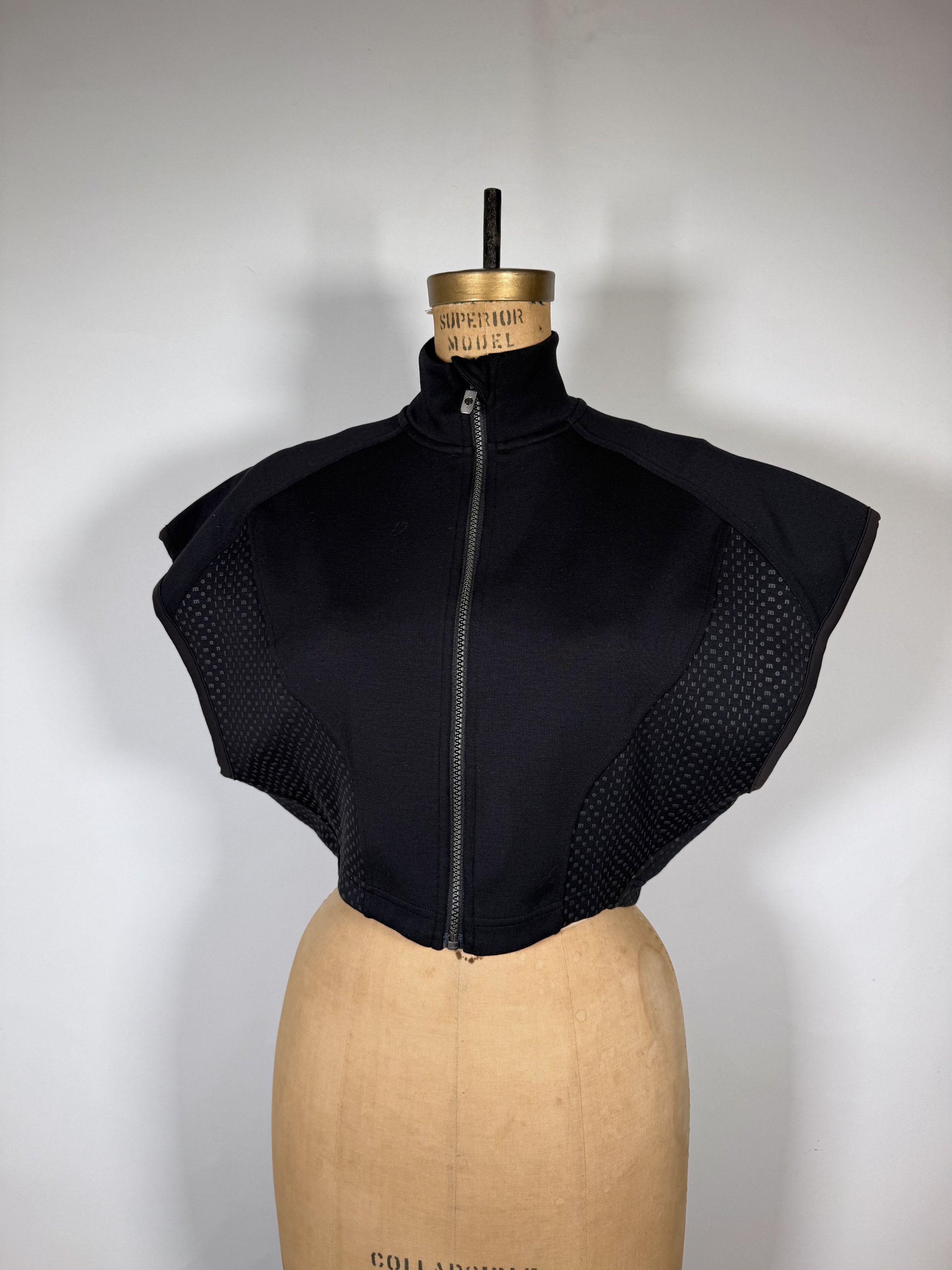 Lululemon Lululemon Embossed Panel Full Zip Sleeveless Jacket Size XXS / US 00 / IT 34 - 1 Thumbnail