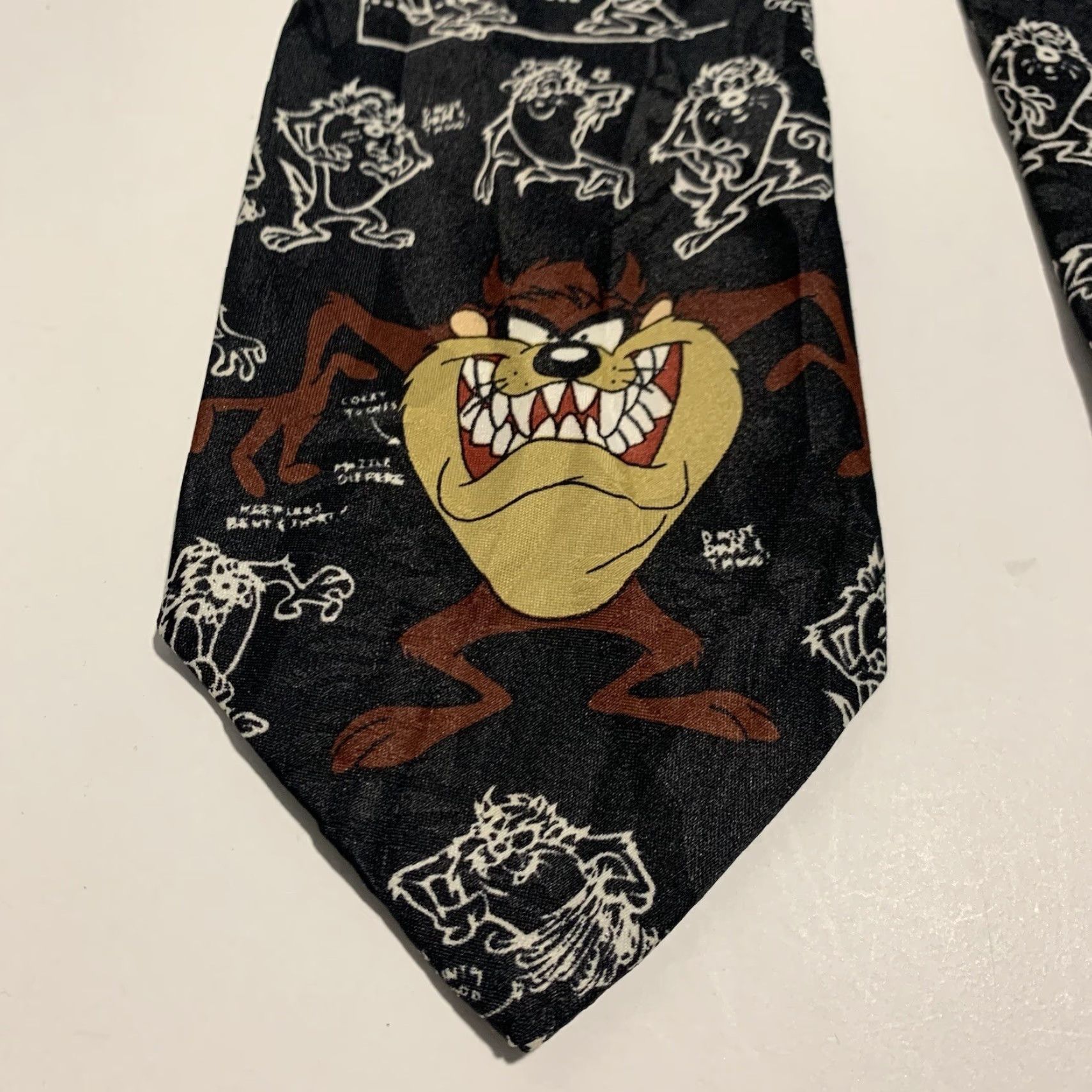 Vintage VINTAGE Looney Tunes Taz Tie 1995 Men Tie Cartoon Geometric Black Polyester Pointed 57"-60" Mens Size ONE SIZE - 2 Thumbnail