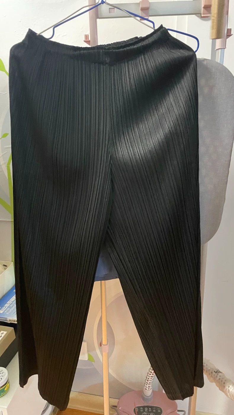 Issey Miyake Issey Miyake size:2 Black pleated capri pants Size 23" - 1 Thumbnail