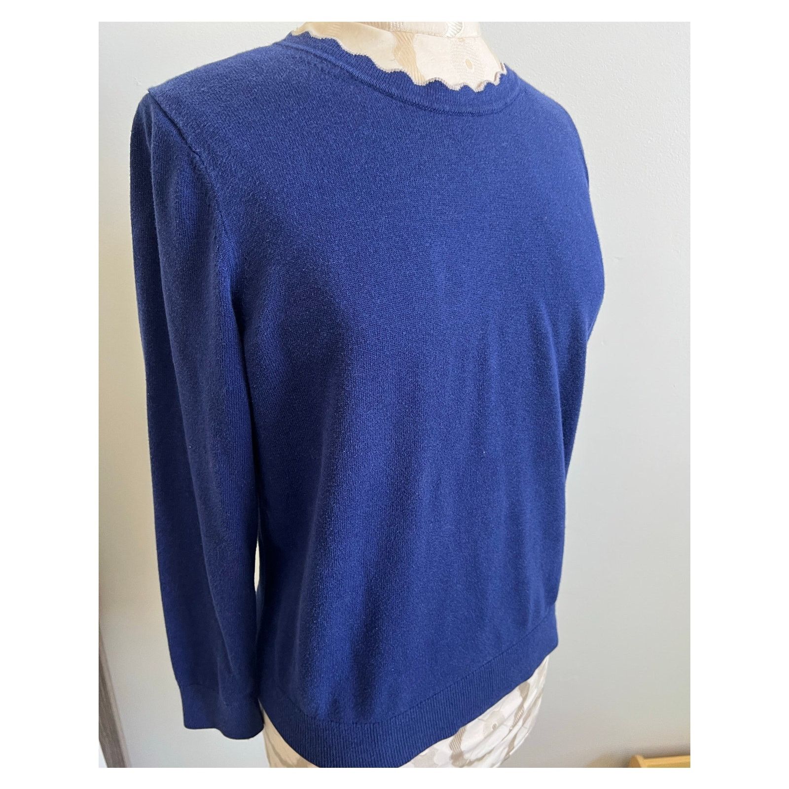 Banana Republic Banana Republic Scallop Collar Long Sleeve Sweater Medium Size M / US 6-8 / IT 42-44 - 9 Thumbnail