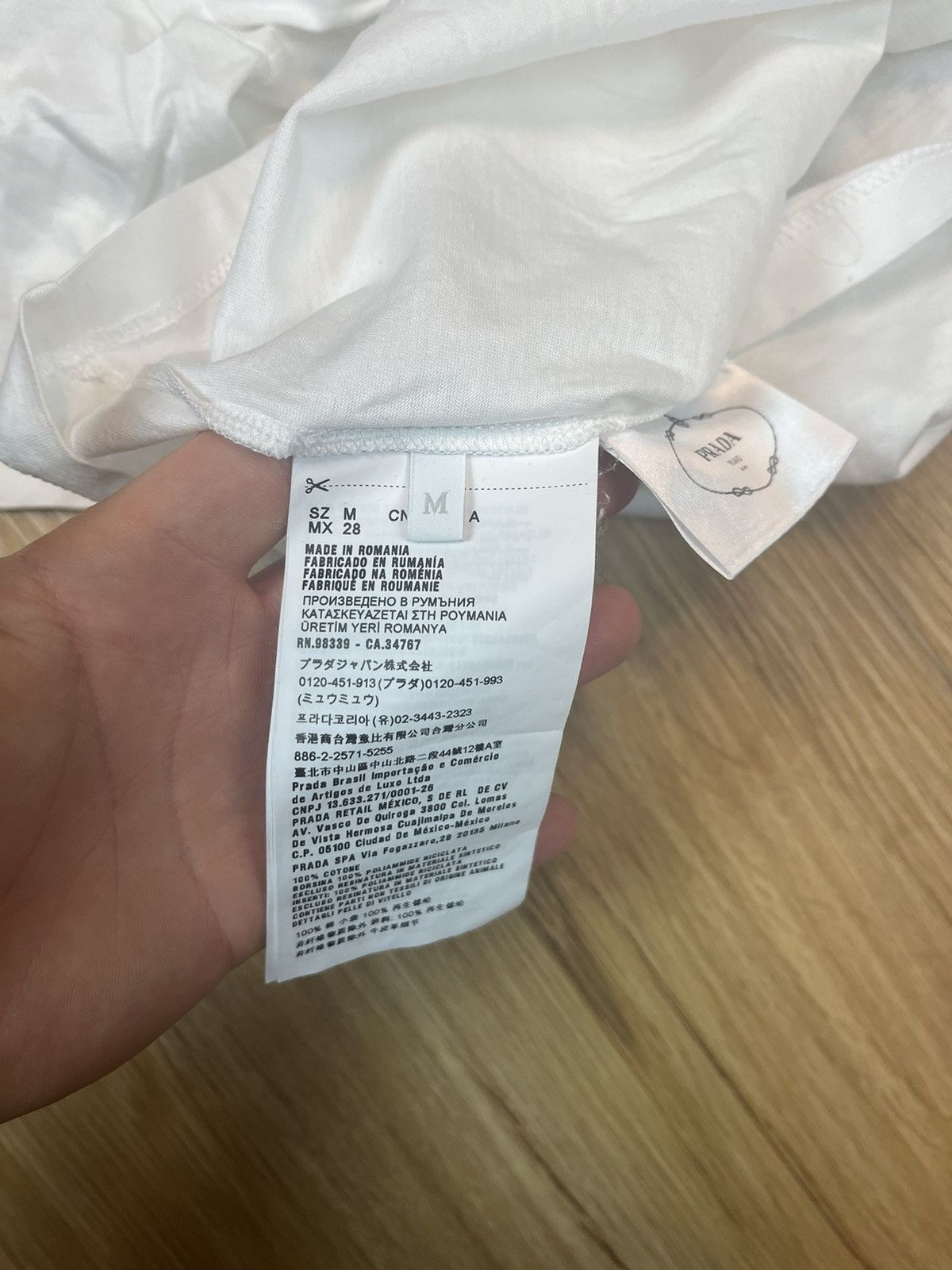 Prada Prada Nylon pocket logo t shirt 2020 Size M / US 6-8 / IT 42-44 - 4 Thumbnail