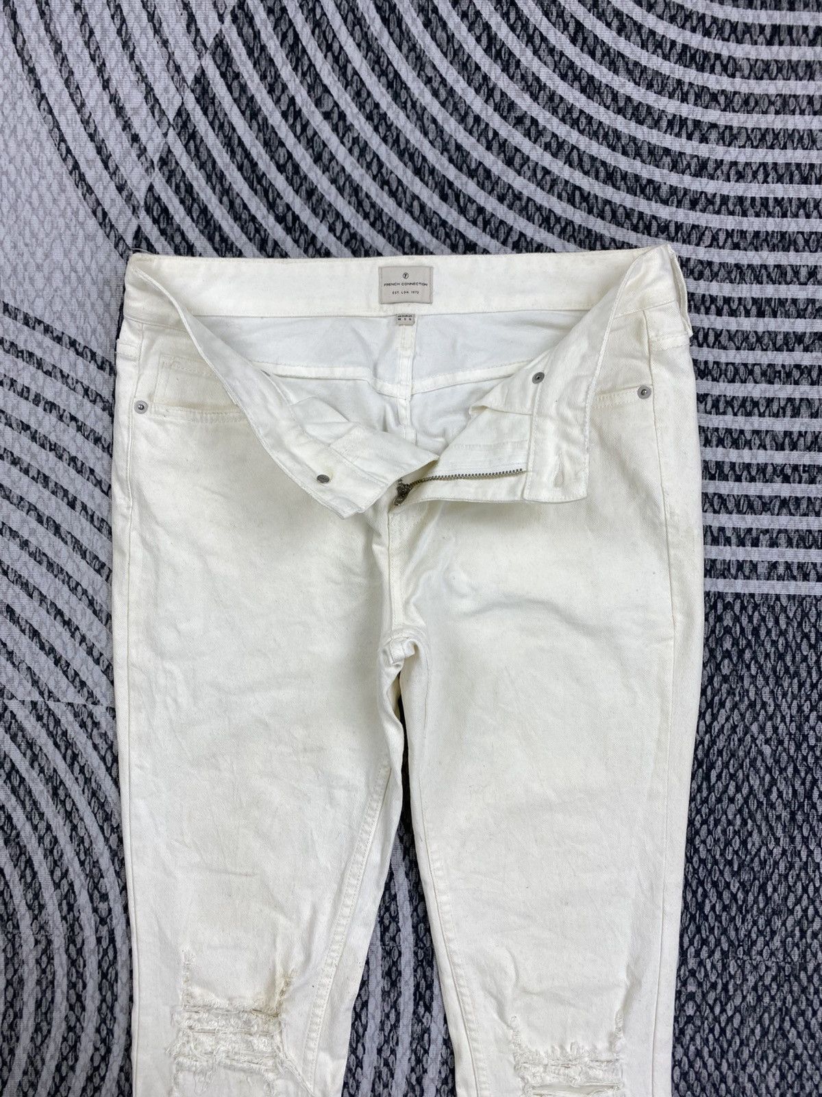 French Connection French Connection Pure White Straight Cut Pants Size US 31 - 8 Thumbnail