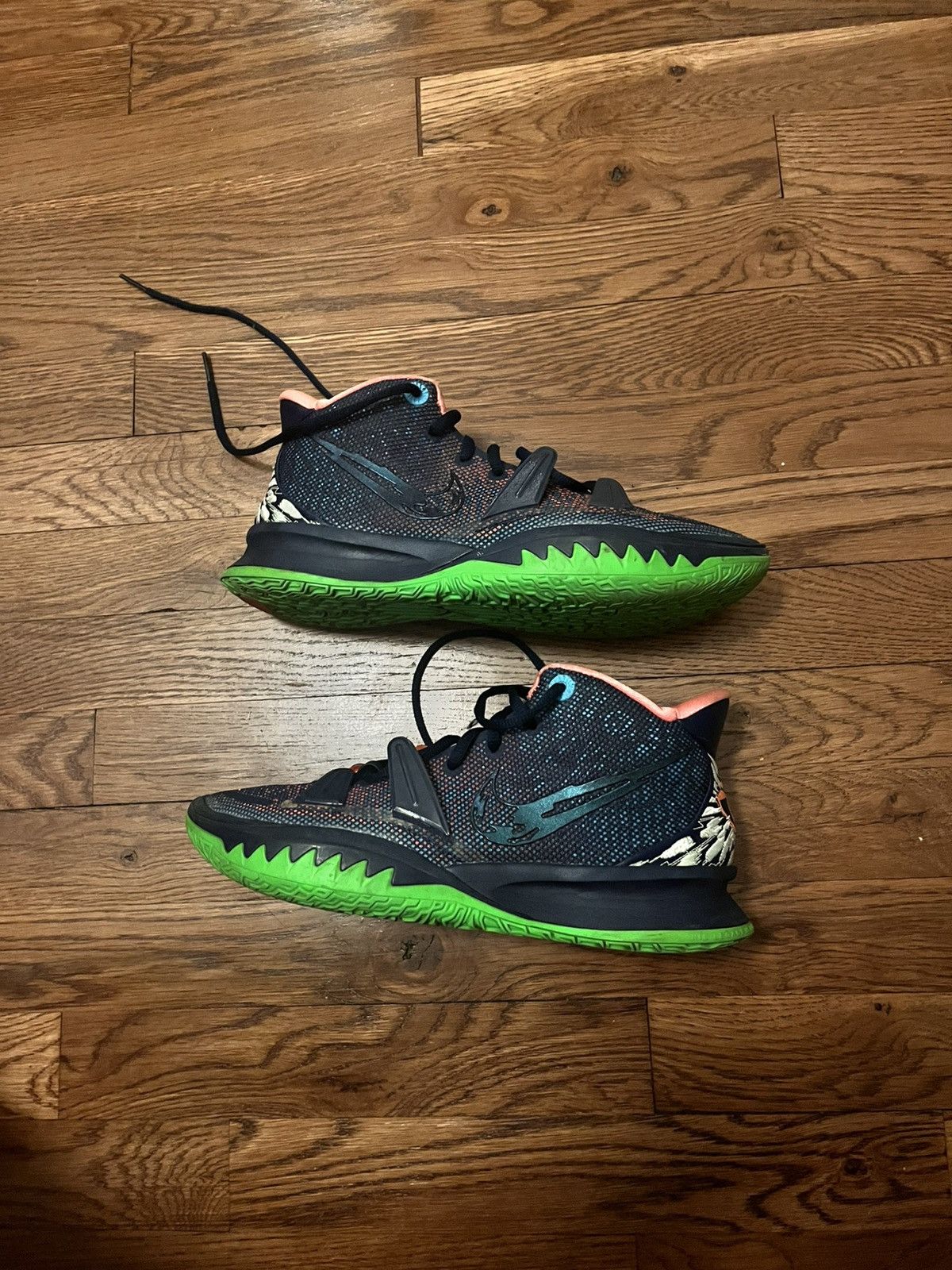 Nike Basketball shoes Size US 8.5 / EU 41-42 - 2 Thumbnail