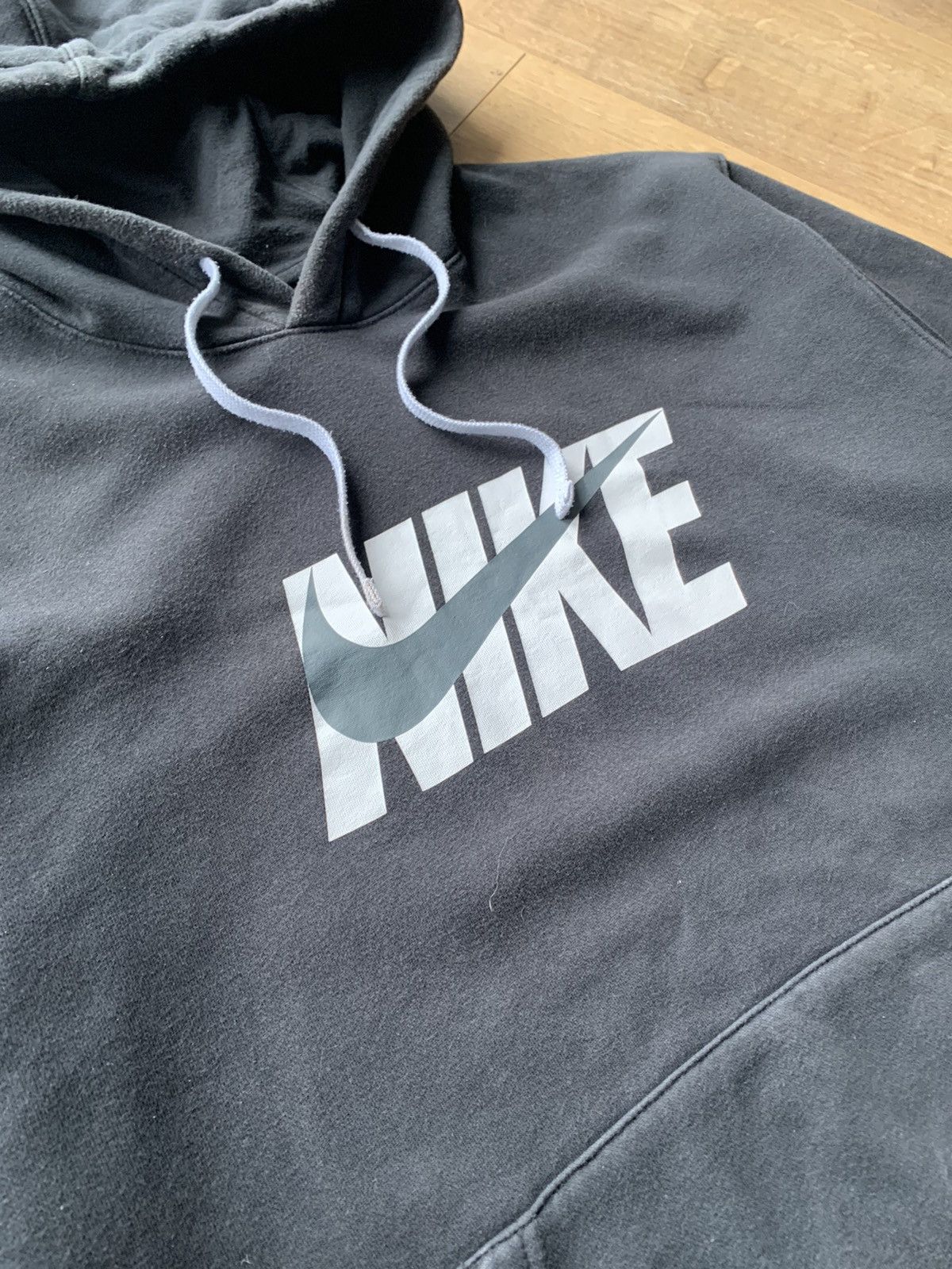 Nike Vintage Nike Big Swoosh Logo Hoodie Size US XL / EU 56 / 4 - 4 Thumbnail
