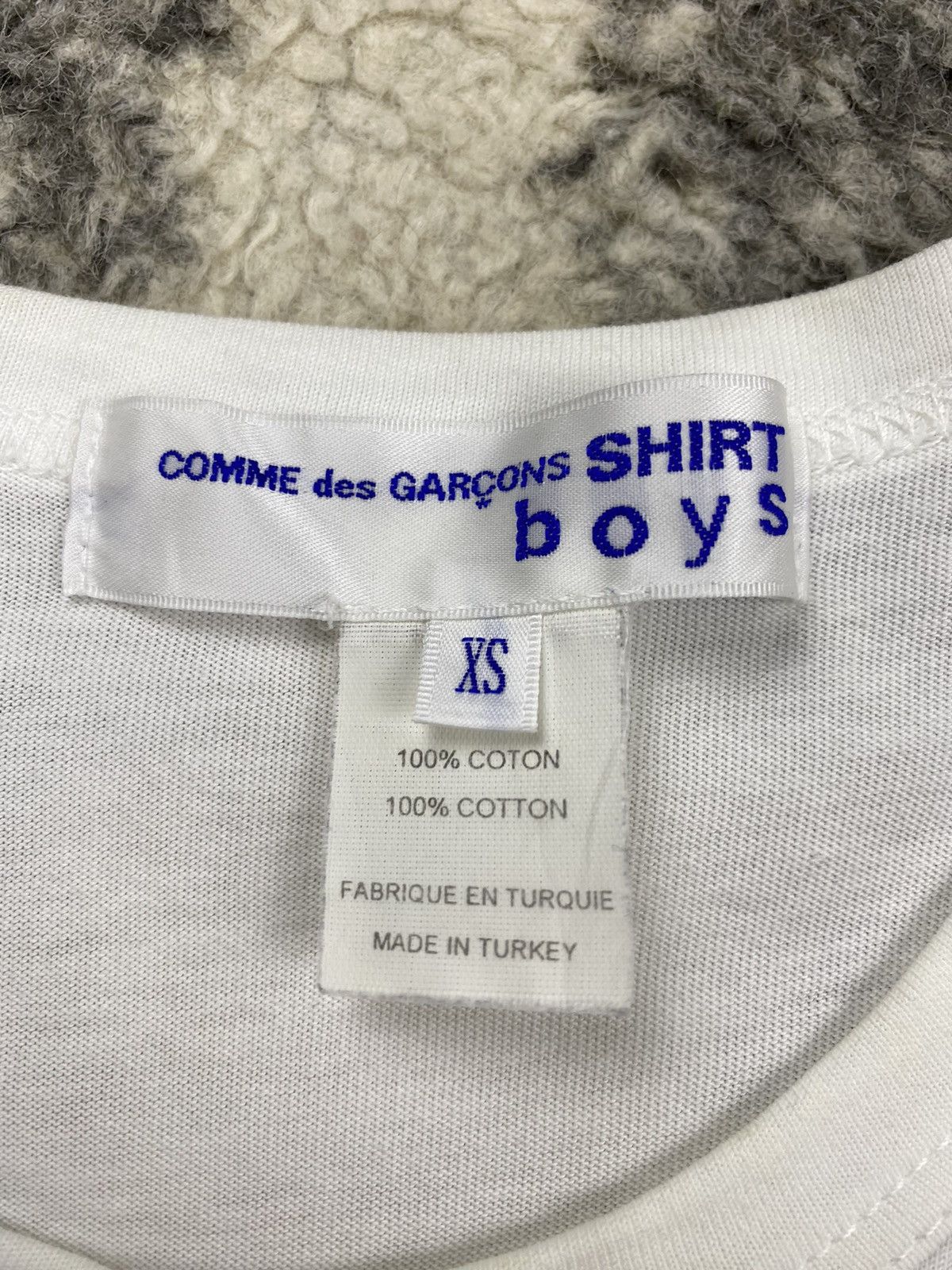 Comme des Garcons Comme des Garçons CDG Shirt Boys Script Out Tshirt Size US XS / EU 42 / 0 - 3 Thumbnail