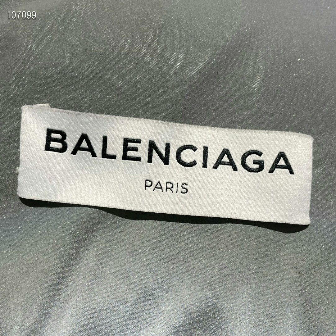 Balenciaga Balenciaga grey reflective down jacket 2501-Nextarrow Size XXL / US 16-18 / IT 52-54 - 4 Thumbnail