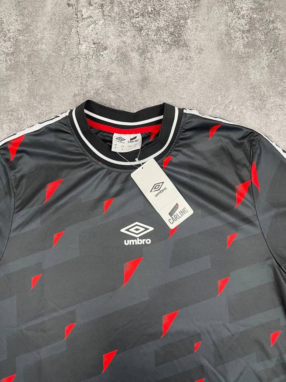 Umbro Umbro NWT Men Polyester Football Jersey Black Red Size M Size US M / EU 48-50 / 2 - 2 Thumbnail