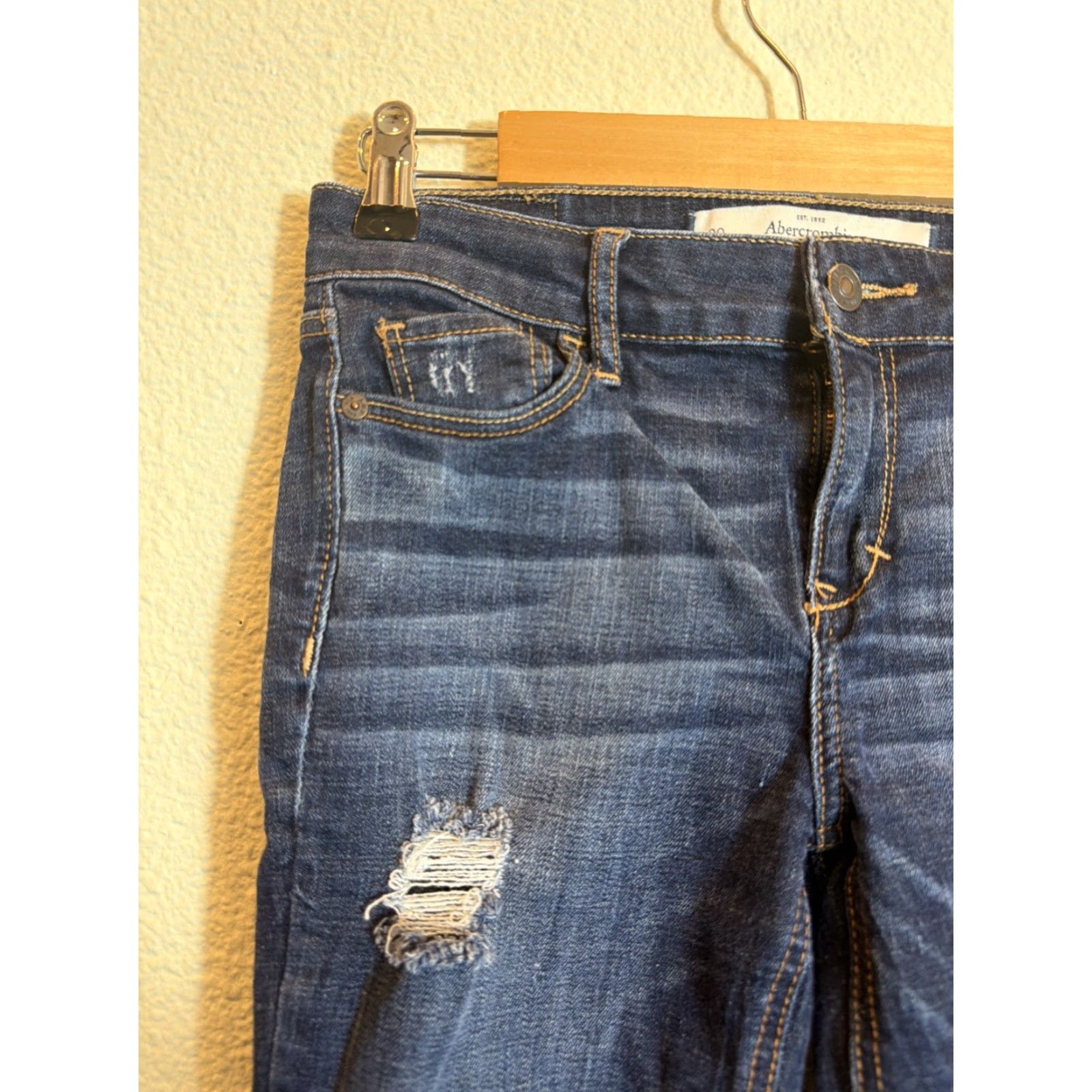 Abercrombie & Fitch Abercrombie Fitch Women’s Skinny Jeans Dark Wash Distressed 24x27 Low Rise 00 Blue Size 24" / US 00 / IT 34 - 4 Thumbnail