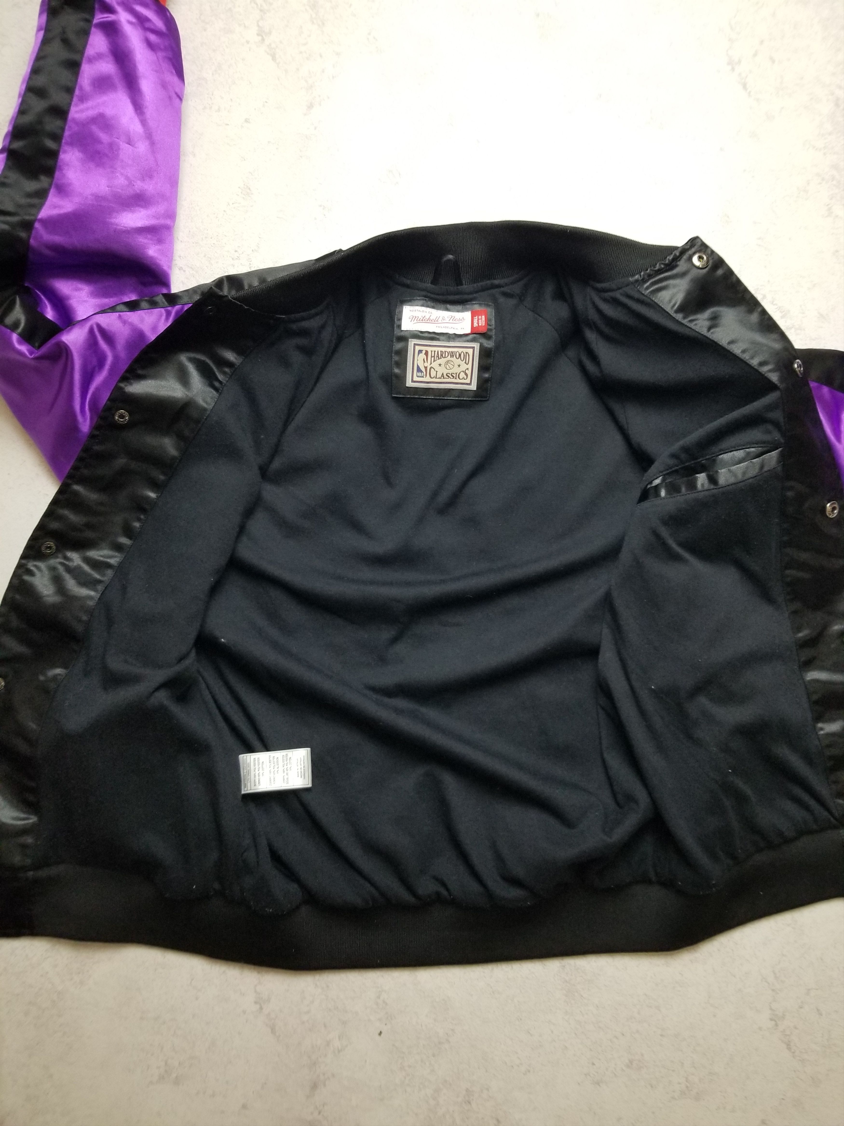 Mitchell & Ness Toronto Raptors Hardwood Classics NBA Bomber Jacket Size US S / EU 44-46 / 1 - 2 Thumbnail