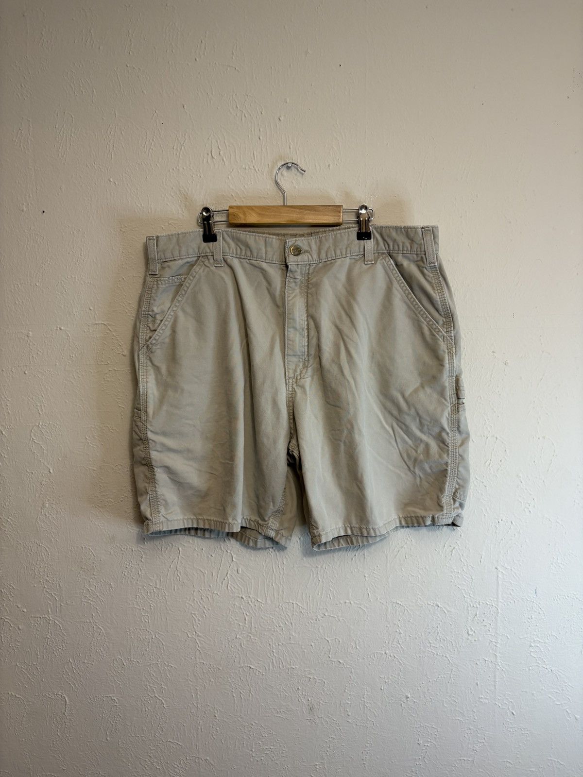 Carhartt VTG Carhartt tan cargo shorts size 36w Size US 36 / EU 52 - 3 Thumbnail