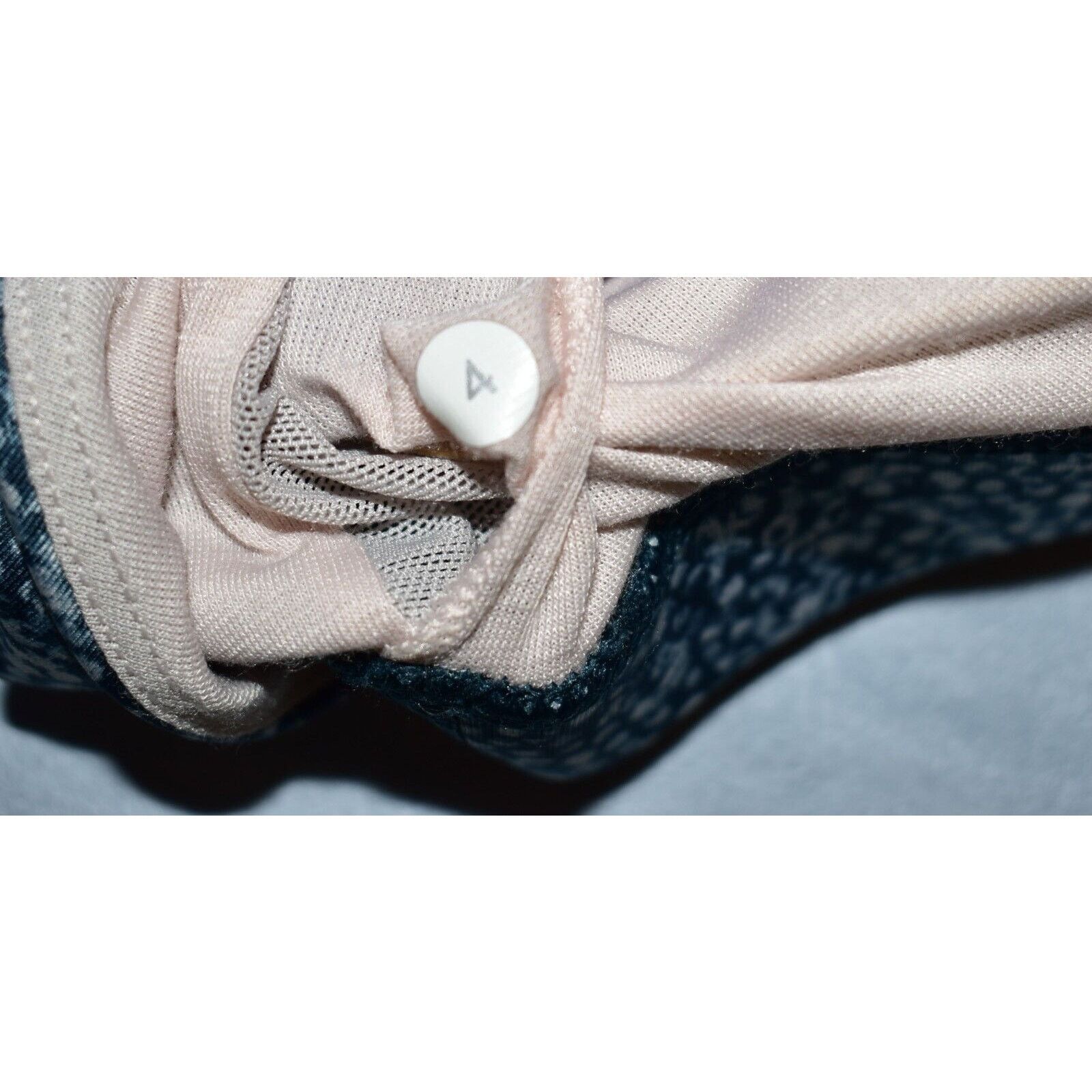 Lululemon LULULEMON ATHLETICA Med Support Energy Bra Removable Cups 4 Size S / US 4 / IT 40 - 5 Thumbnail