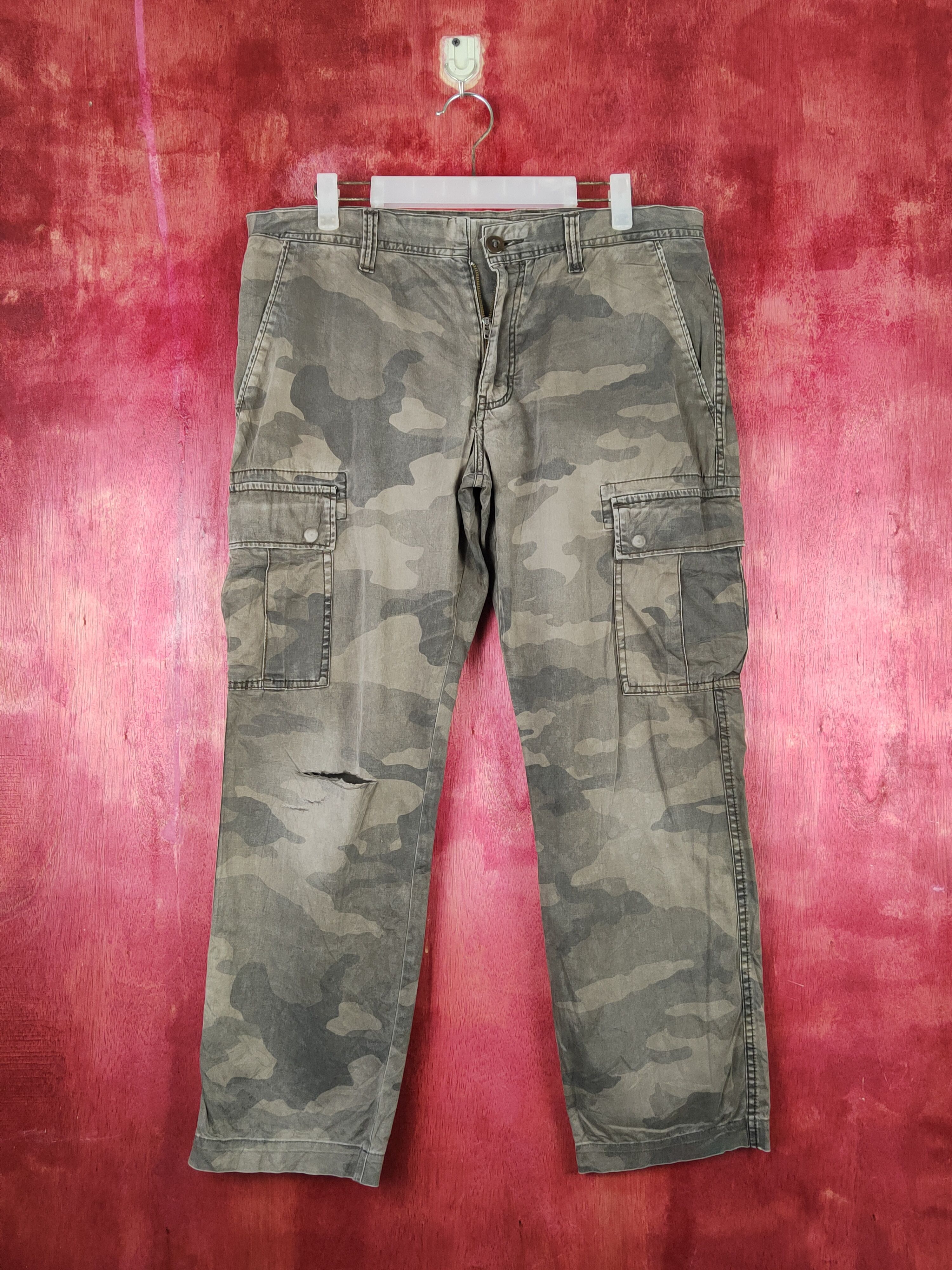 Japanese Brand Uniqlo Camouflage Multipocket Tactical Cargo Pants #1423 Size US 33 - 1 Thumbnail