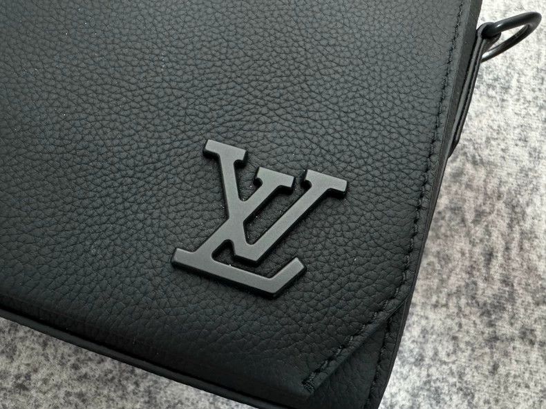 Louis Vuitton Louis Vuitton TAKEOFF Small Messenger Bag Size ONE SIZE - 4 Thumbnail