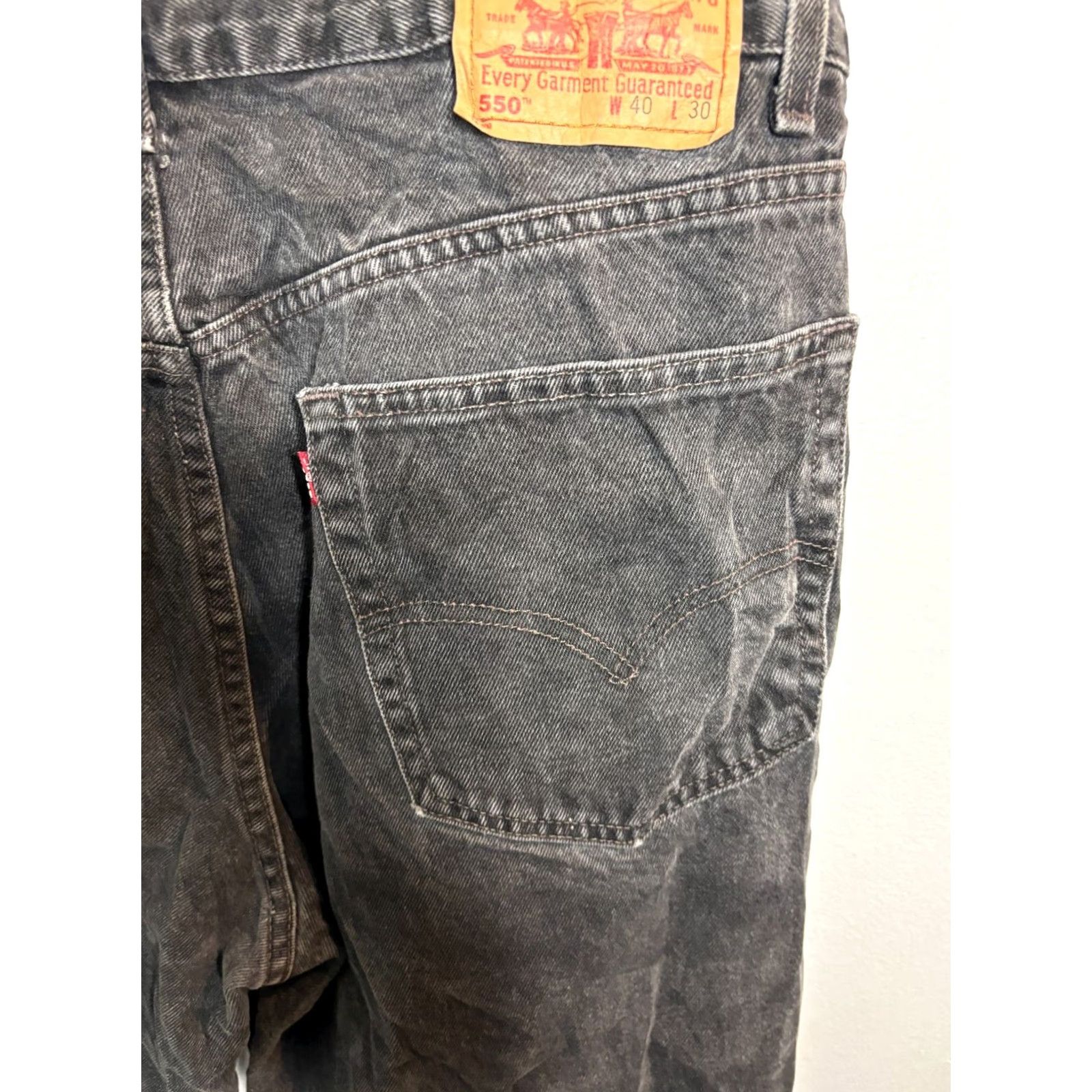 Levi's VINTAGE Levis 550 Jeans Mens Size 36 Black 1999 Denim Relaxed Red Tab 3401 Mens Jeans Black 90s USA Cowboy Leather? Size US 36 / EU 52 - 2 Thumbnail