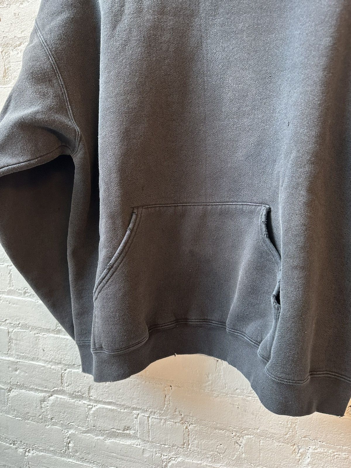 Vintage VINTAGE 90s THRASHED SUN FADE HOODIE XL Size US L / EU 52-54 / 3 - 3 Thumbnail