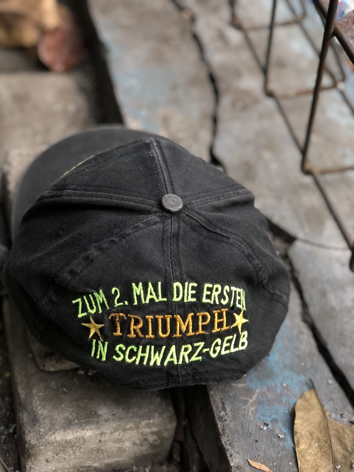 Vintage Vintage Borussia Dortmund Deutscher Meister 1995-1996 hat Size ONE SIZE - 3 Thumbnail