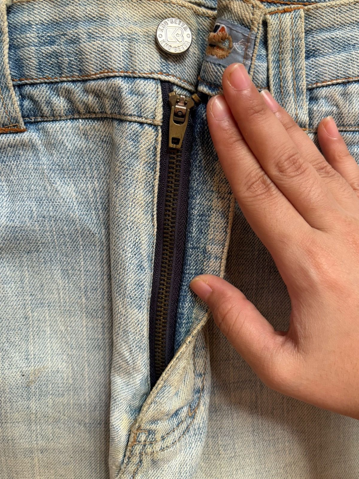 Japanese Brand Vintage Kno Betta Light Mud Wash Distressed Baggy Jeans Size US 32 / EU 48 - 3 Thumbnail