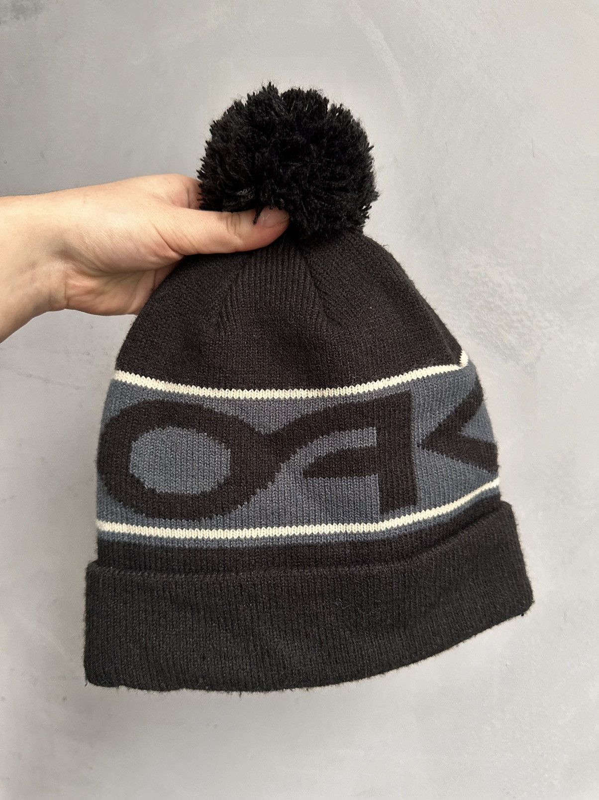 Oakley Wow 😻 White Beanie Oakley Y2K Streetwear Outdoor Arcteryx Size ONE SIZE - 7 Thumbnail