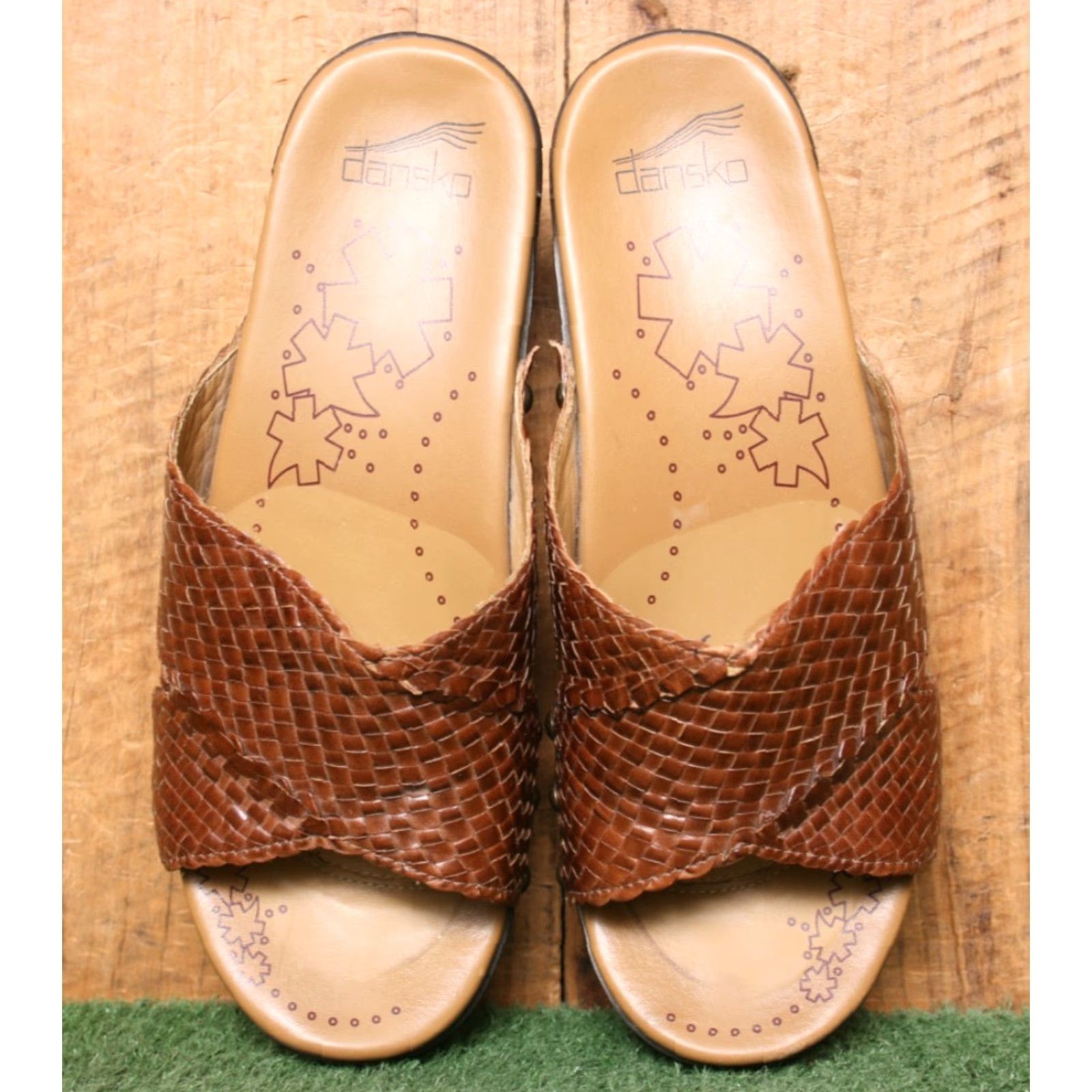 Dansko Dansko Mila Dark Tan Leather Basket Weave Slide Sandals US 6.5-7 EUR 37 Womens Sandal Size US 6.5 / IT 36.5 - 4 Thumbnail
