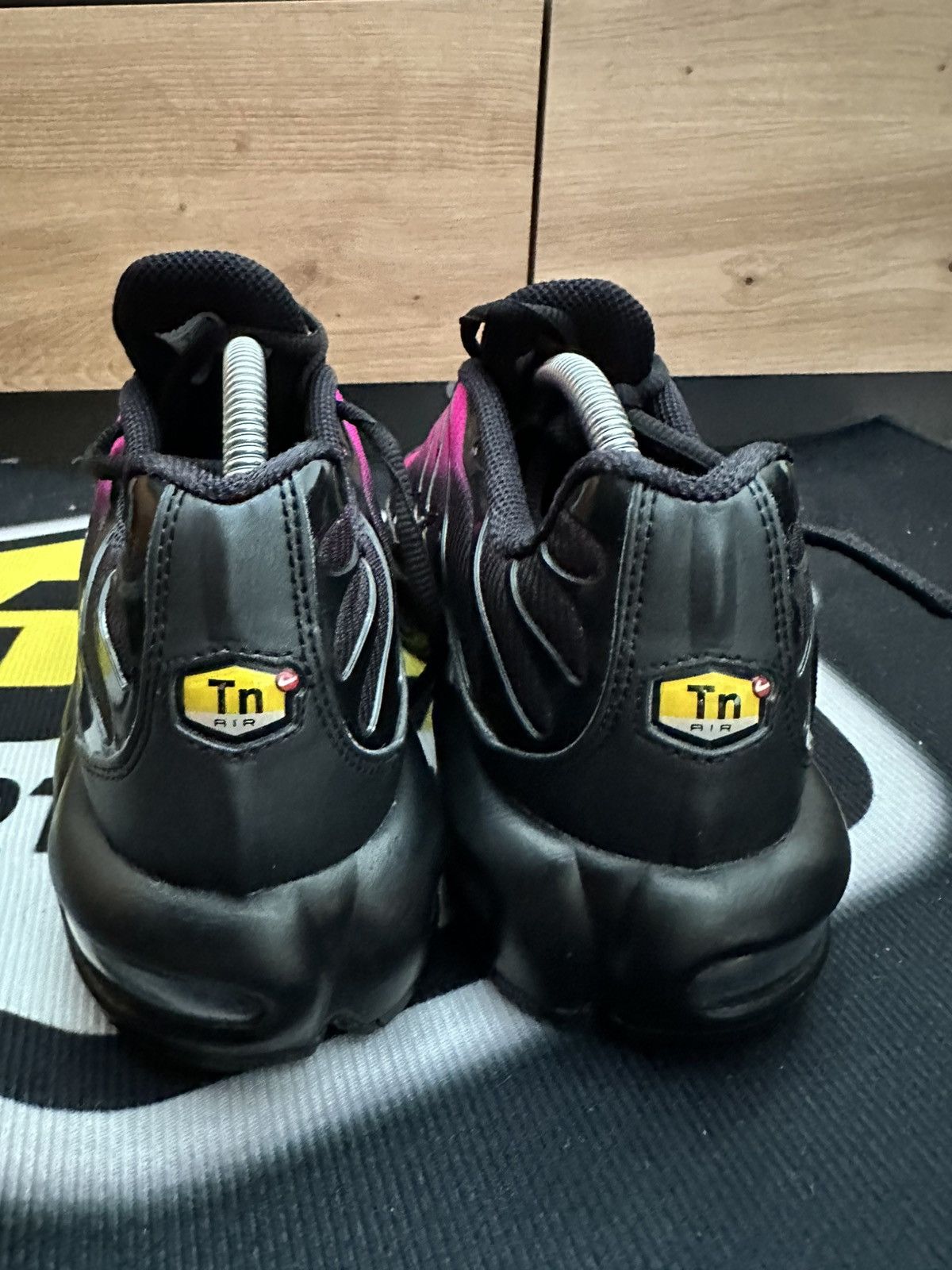 Nike Nike Air Max Plus Black/pink Size US 9 / EU 42 - 6 Thumbnail