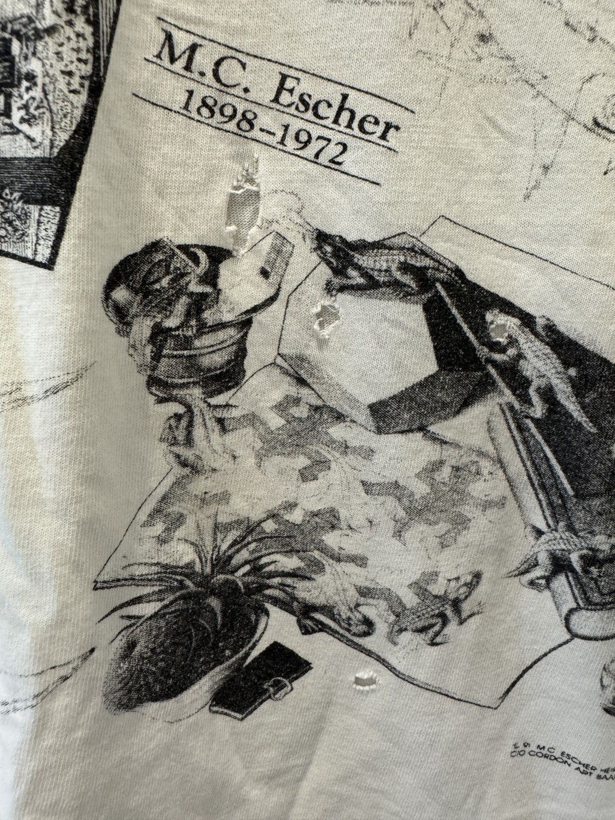 Vintage Vintage Mc Escher All Overprint T-Shirt Size US L / EU 52-54 / 3 - 3 Thumbnail