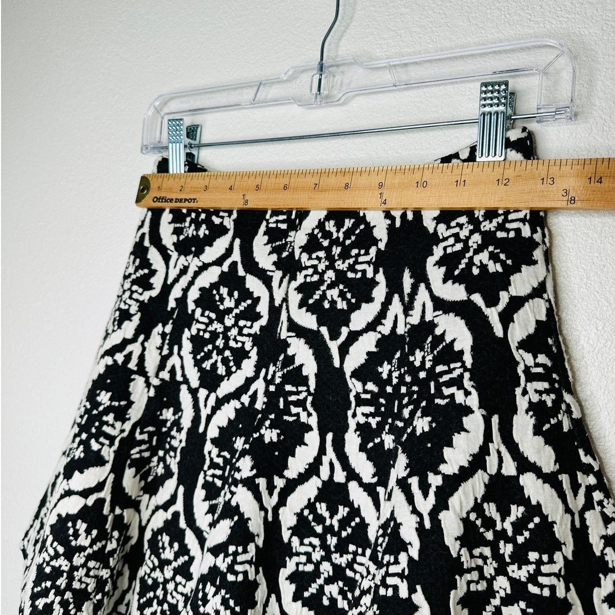 Other Lovers + Friends Tatum Black & White Jacquard Mini Skirt XS Size 23" - 14 Thumbnail