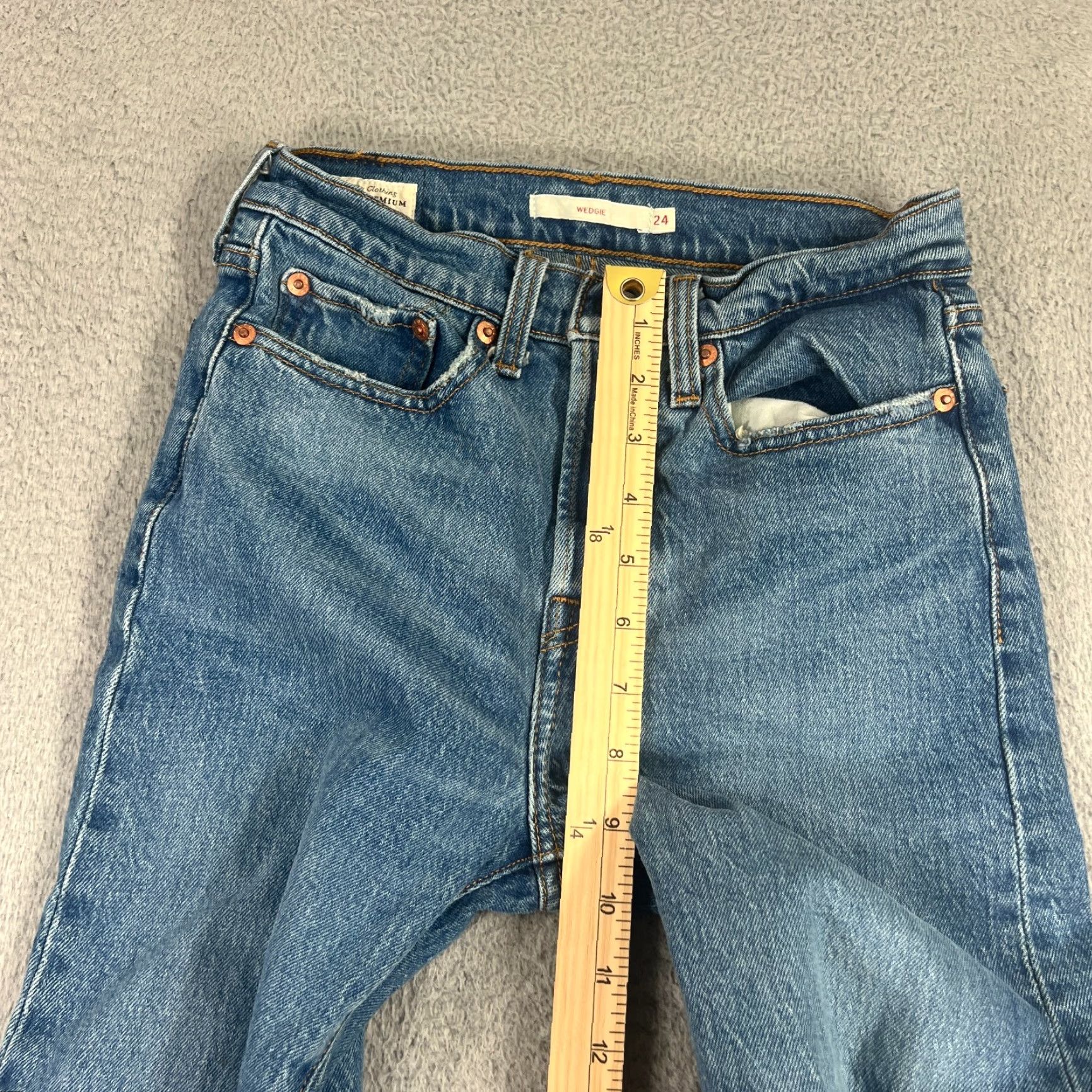 Levi's VINTAGE Levi's Jeans Women's Wedgie Straight Leg 24x27 Blue Cotton Spandex Size 42" / US 20 - 3 Thumbnail