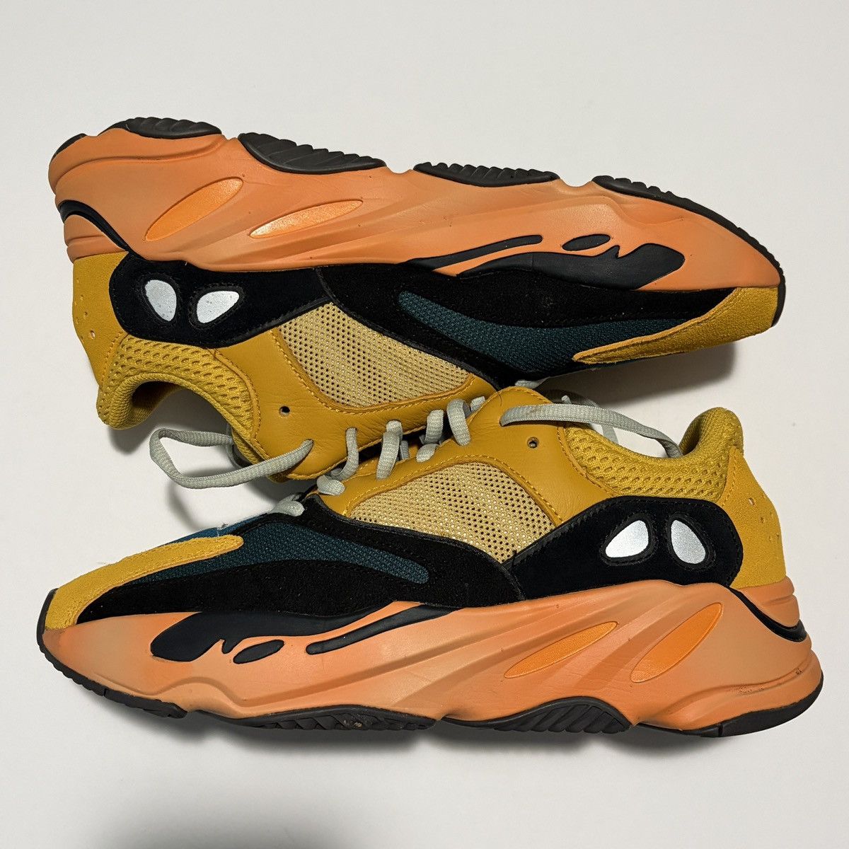 Yeezy Yeezy Boost 700 Sun GZ6984 Men’s US 9 No Box Size US 9 / EU 42 - 1 Thumbnail