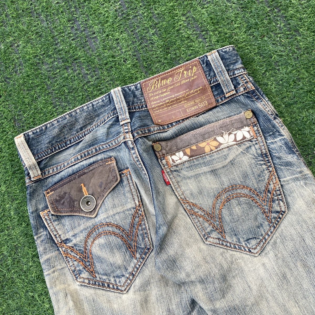 Edwin DISTRESSED EDWIN 503 FLARED JEANS Size US 29 - 9 Thumbnail