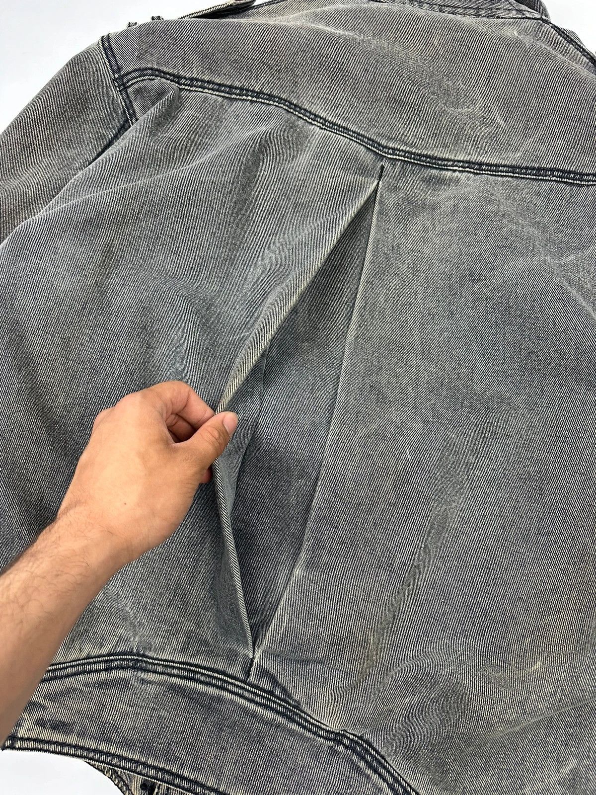 Armani Armani Jeans 90’s Heavy Grey Faded Denim Jacket Coat Size US L / EU 52-54 / 3 - 12 Thumbnail