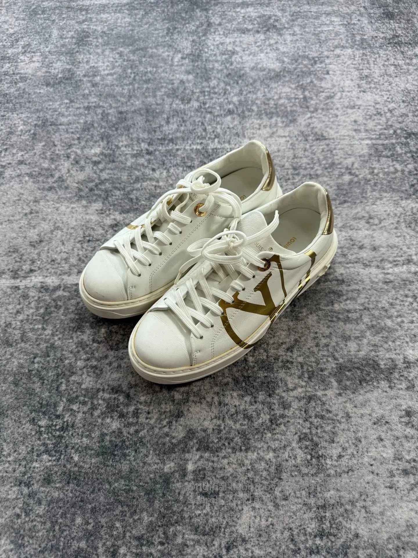 Louis Vuitton Louis Vuitton Gold Logo Platform Shoes. Size US 5 / IT 35 - 1 Thumbnail