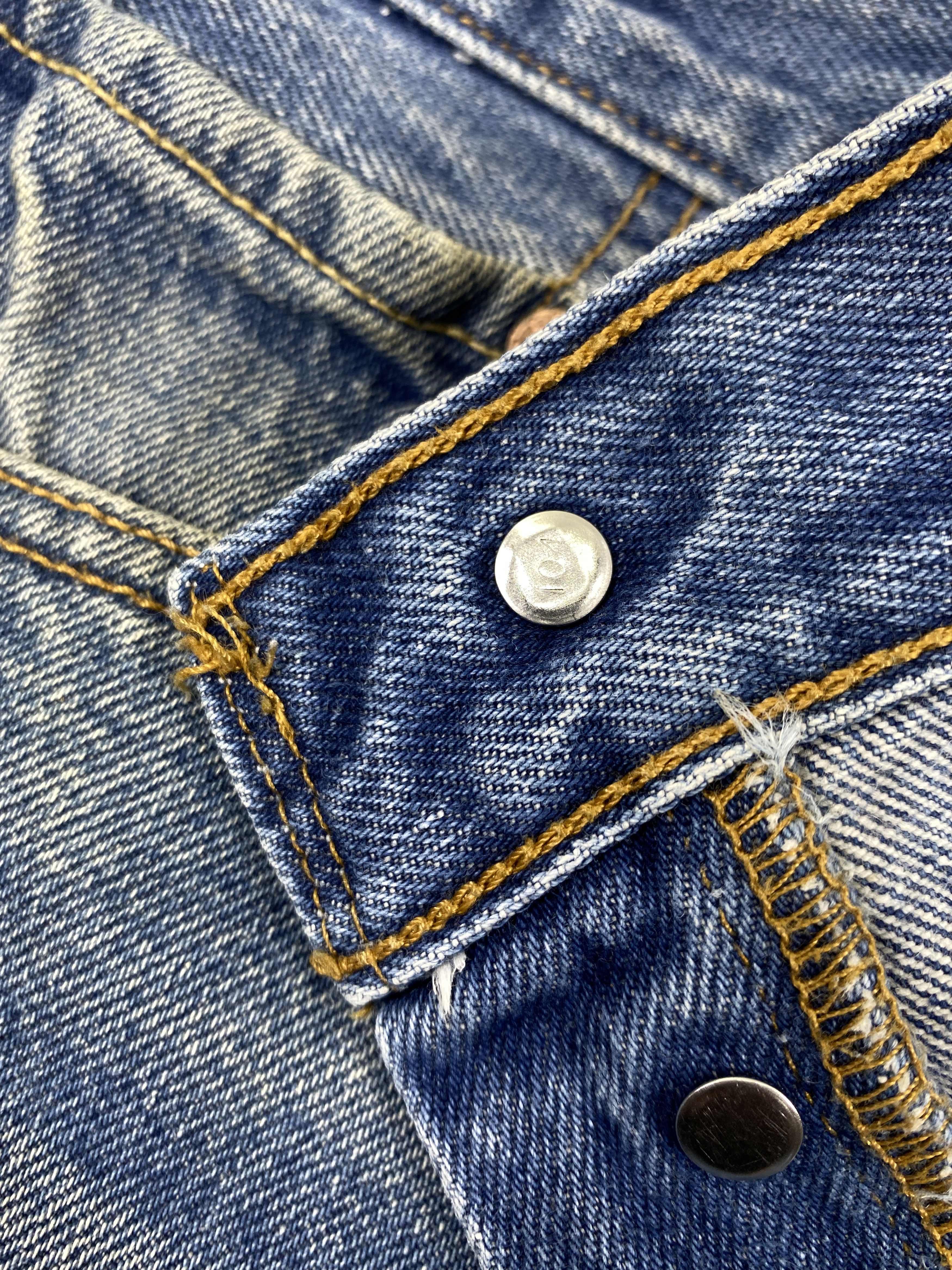 Levi's Vintage Clothing Distressed Blue Vintage Levi's 501 Jeans 35x32.5 JN3394 Size US 35 - 8 Thumbnail