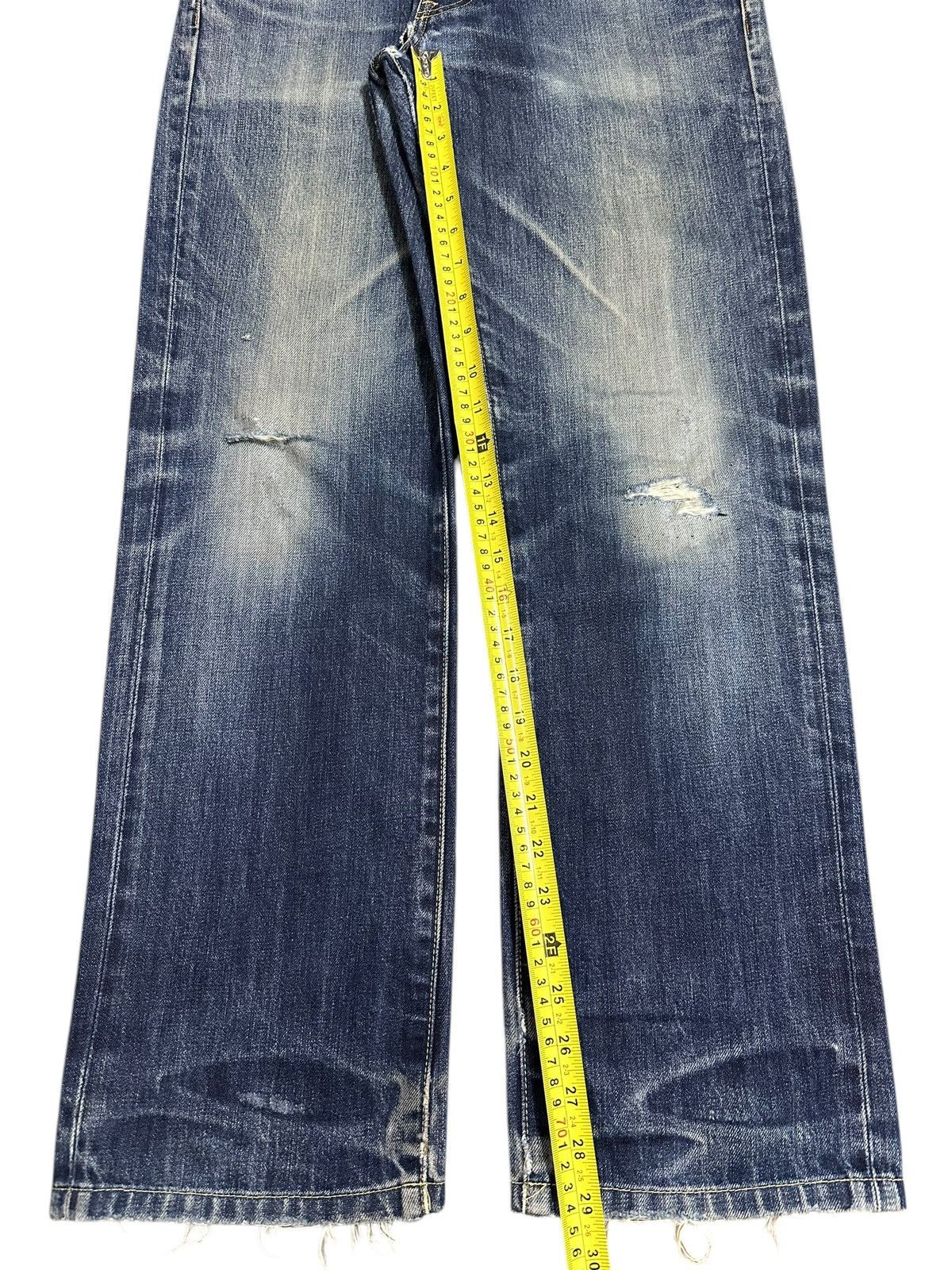 Uniqlo Vintage Japanese Uniqlo Blue Faded Wash Distress Loose Jeans Size US 32 / EU 48 - 13 Thumbnail