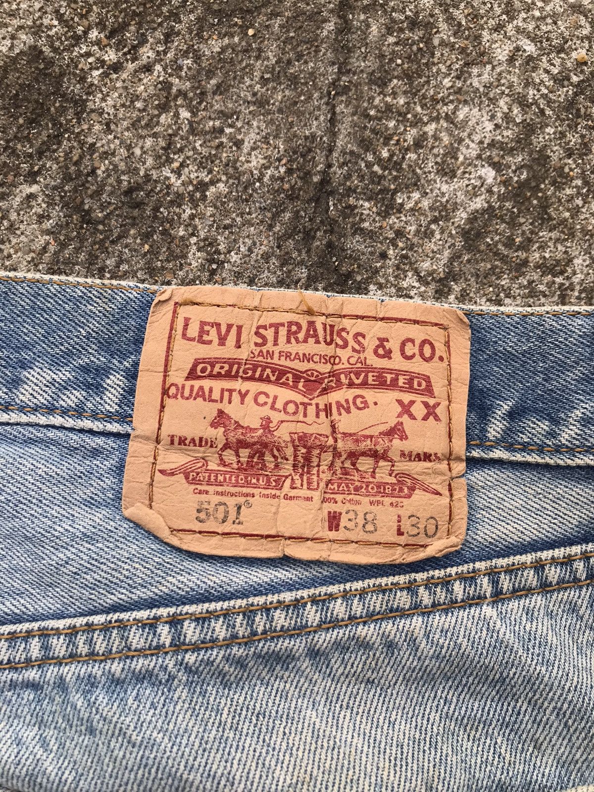 Levi's Vintage Levis 501 Buttonfly Distressed Size US 37 - 11 Thumbnail