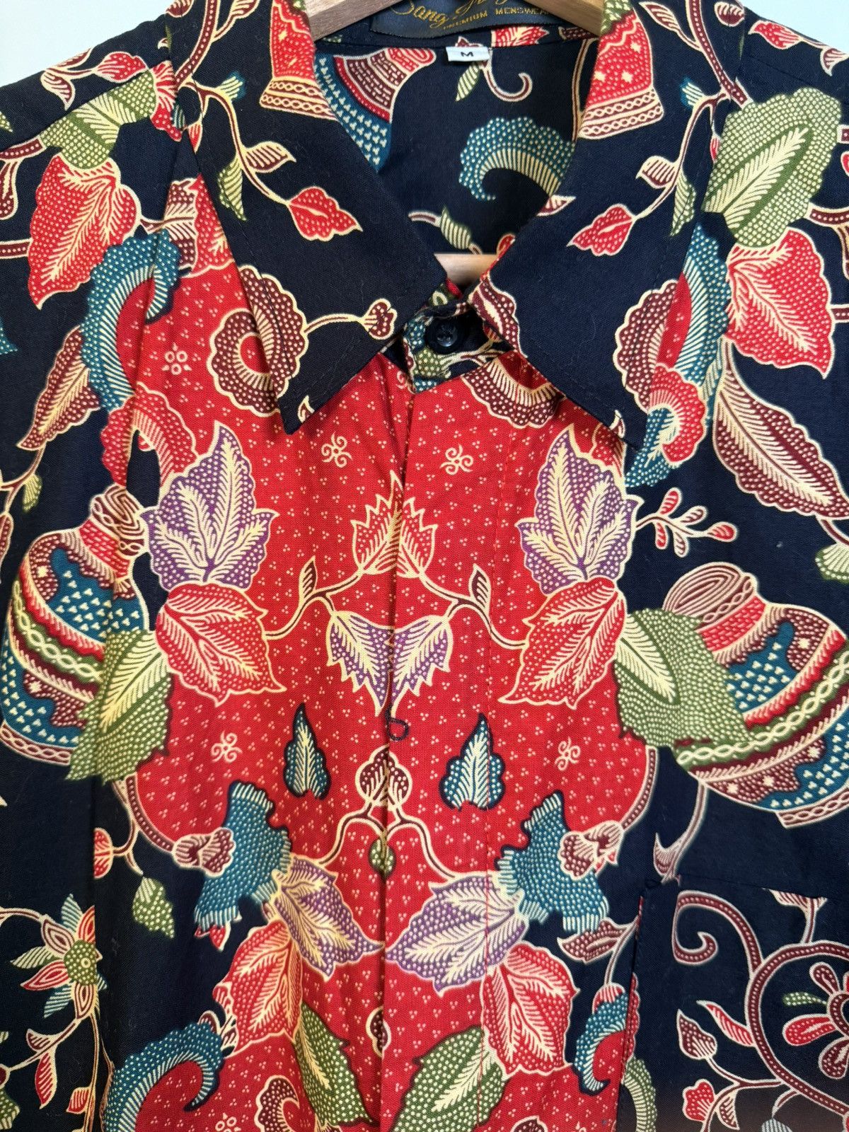 Other Sang Pangeran Premium Batik Shirt Size M | Indonesian Floral Size US M / EU 48-50 / 2 - 3 Thumbnail
