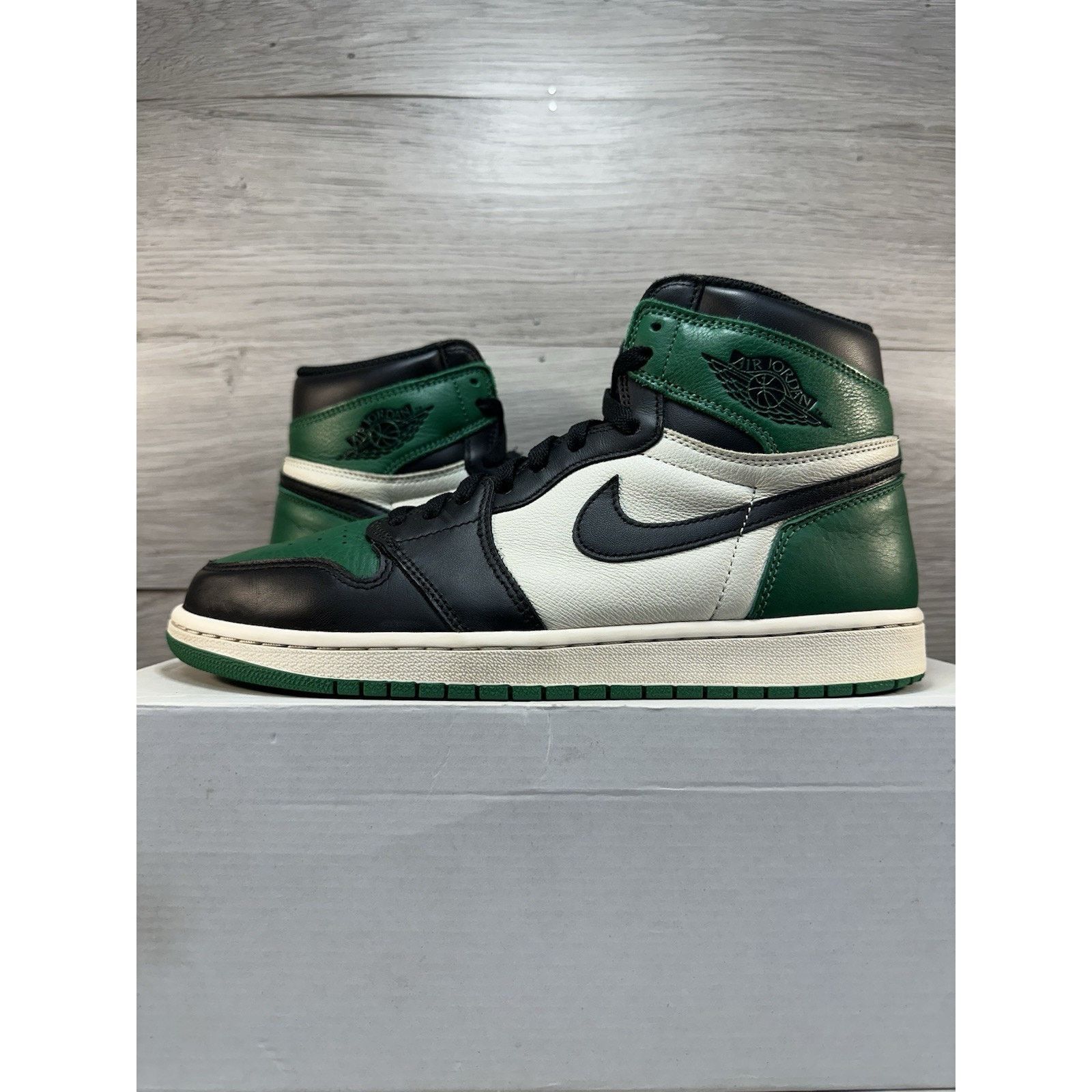 Jordan Brand Jordan 1 Retro High OG Pine Green 2018 - Size 11 Size US 11 / EU 44 - 1 Thumbnail
