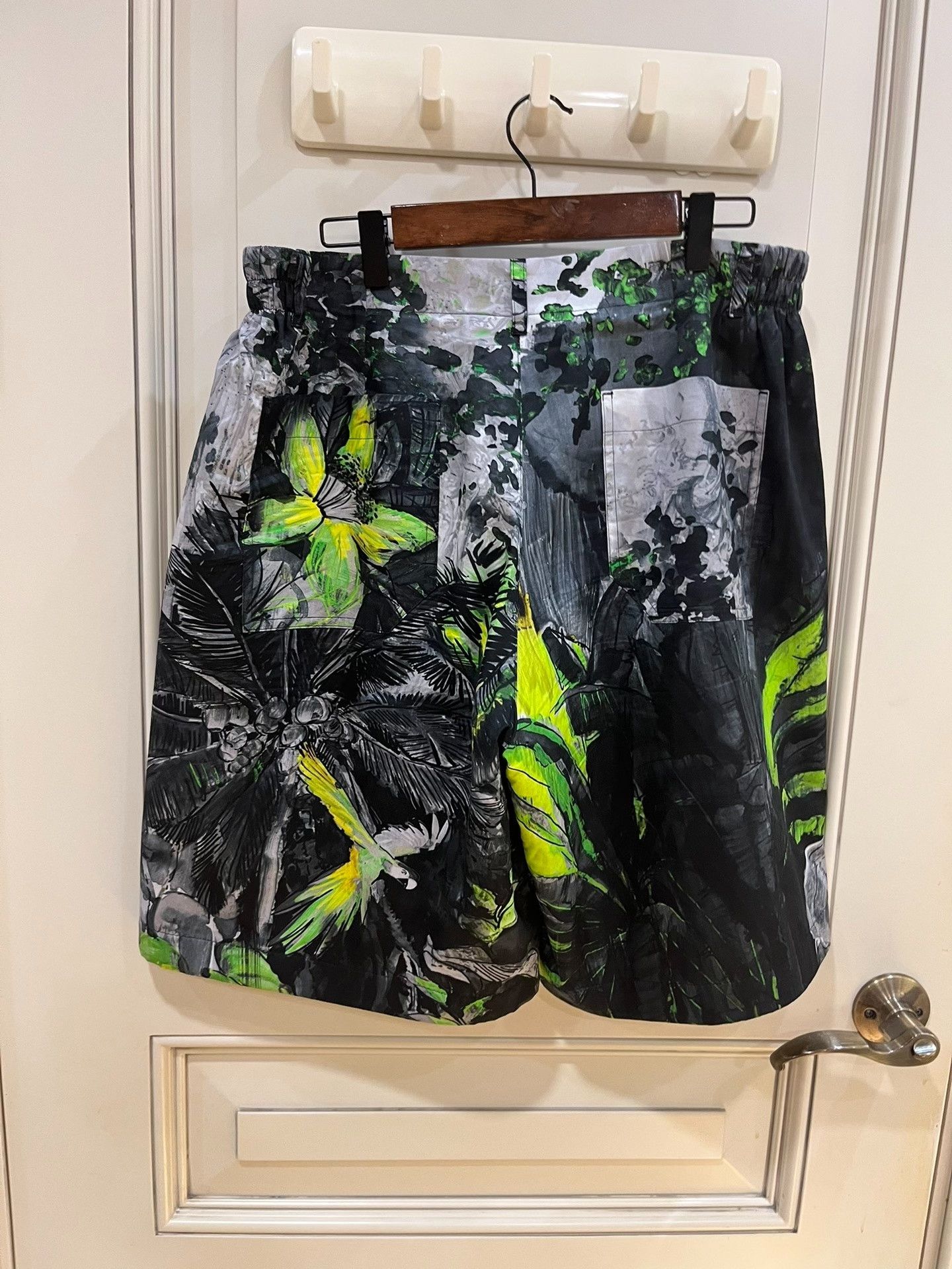Valentino Valentino Limited Tropical Print Shorts Size US 30 / EU 46 - 2 Thumbnail