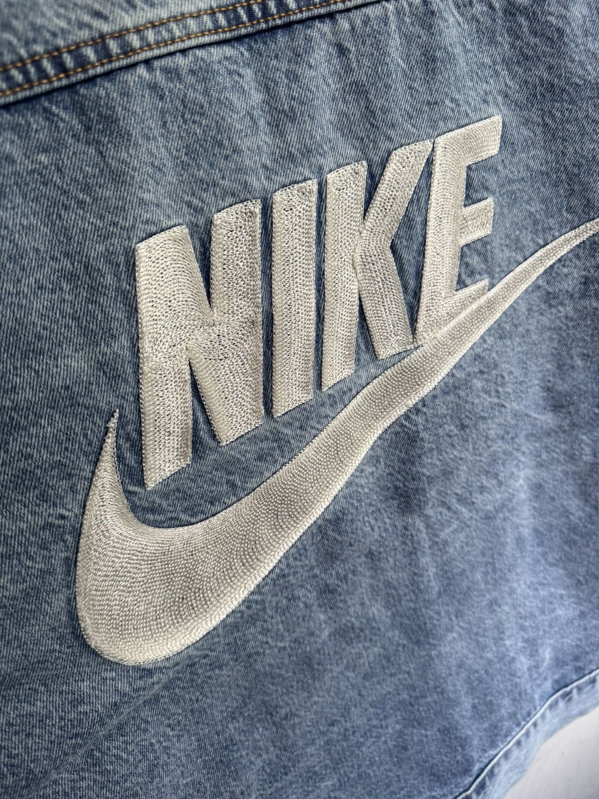 Levi's × Nike Levi's x Nike Denim Trucker Jacket Medium Wash Size US XL / EU 56 / 4 - 8 Thumbnail
