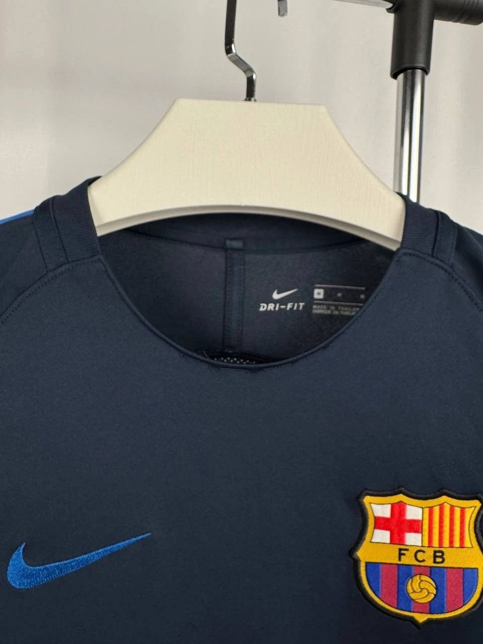 Nike Barcelona Nike 2016-2017 Football Soccer Training Jersey Size US M / EU 48-50 / 2 - 9 Thumbnail