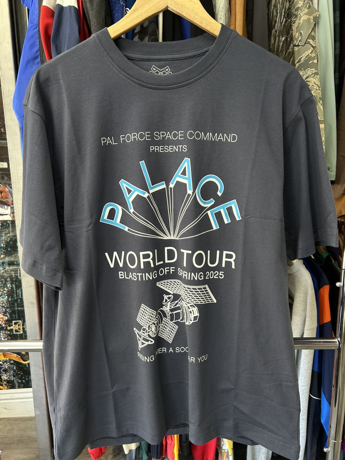 Palace Palace world tour t shirt Size US L / EU 52-54 / 3 - 1 Thumbnail