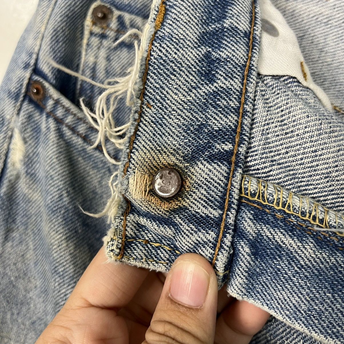 Levi's Vintage 90s Levis Distressed Denim Jeans Size US 30 / EU 46 - 19 Thumbnail