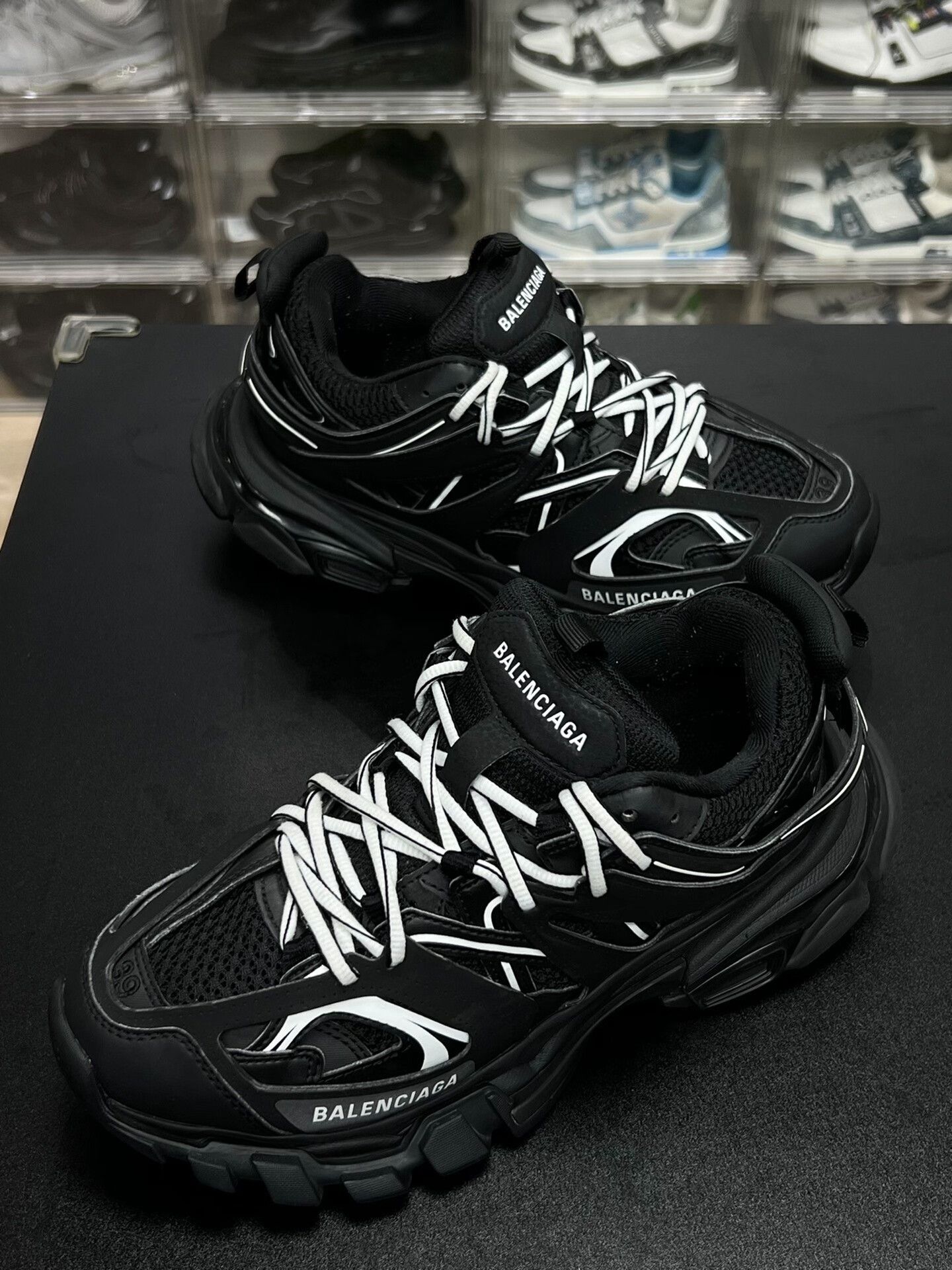 Balenciaga Balenciaga Black Lowtop Sneakers 6 Men Size US 6 / EU 39 - 1 Thumbnail