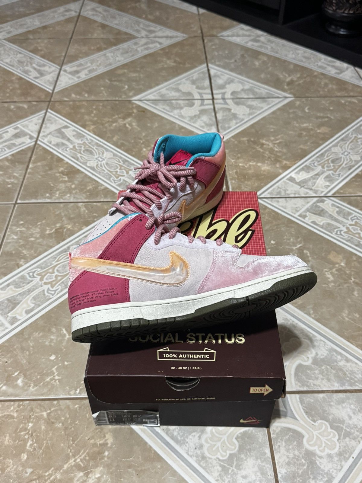Social Status Social status strawberry milk mid dunks Size US 9.5 / EU 42-43 - 4 Thumbnail
