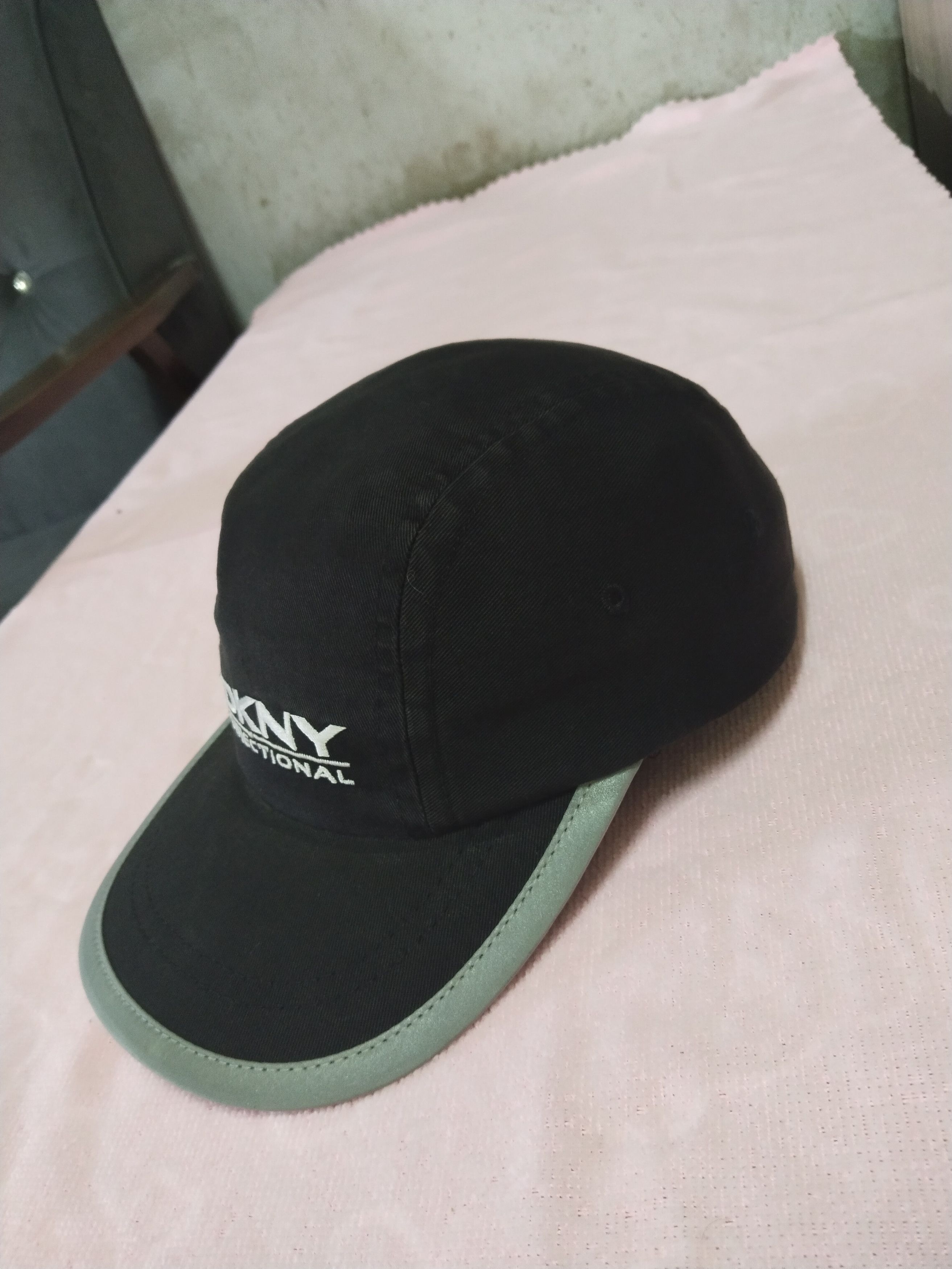 DKNY RARE 3 PANEL DKNY DIRECTIONAL USA CAP HAT Size ONE SIZE - 3 Thumbnail