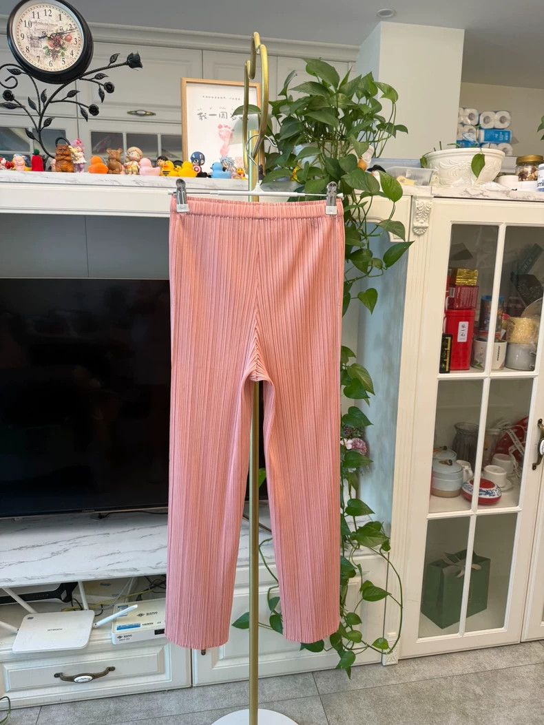 Issey Miyake Issey Miyake size:1 Limited edition pink pleated trousers Size 31" - 6 Thumbnail