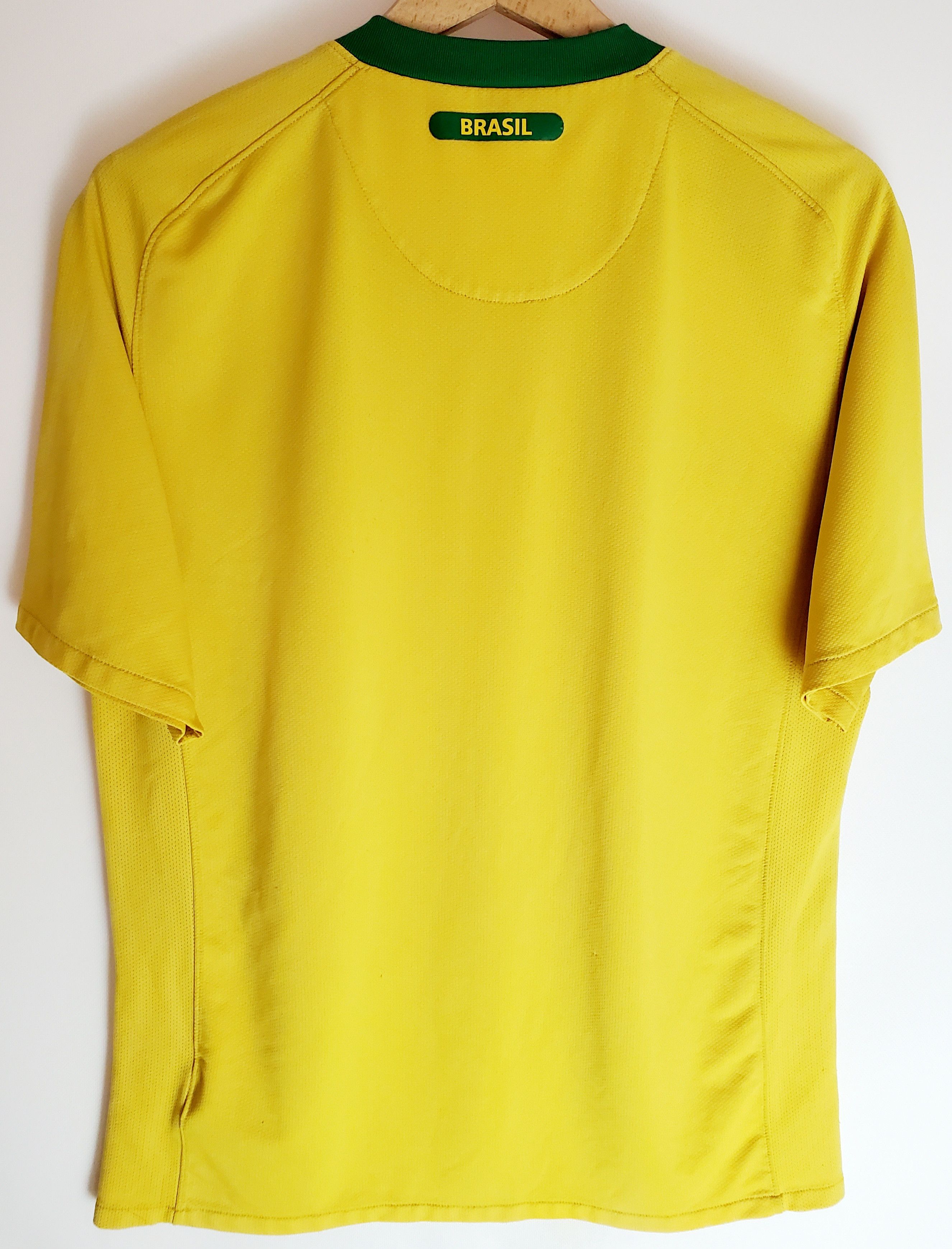 Nike BRAZIL 2010 2011 HOME FOOTBALL SOCCER NIKE Jersey M Size US M / EU 48-50 / 2 - 7 Thumbnail