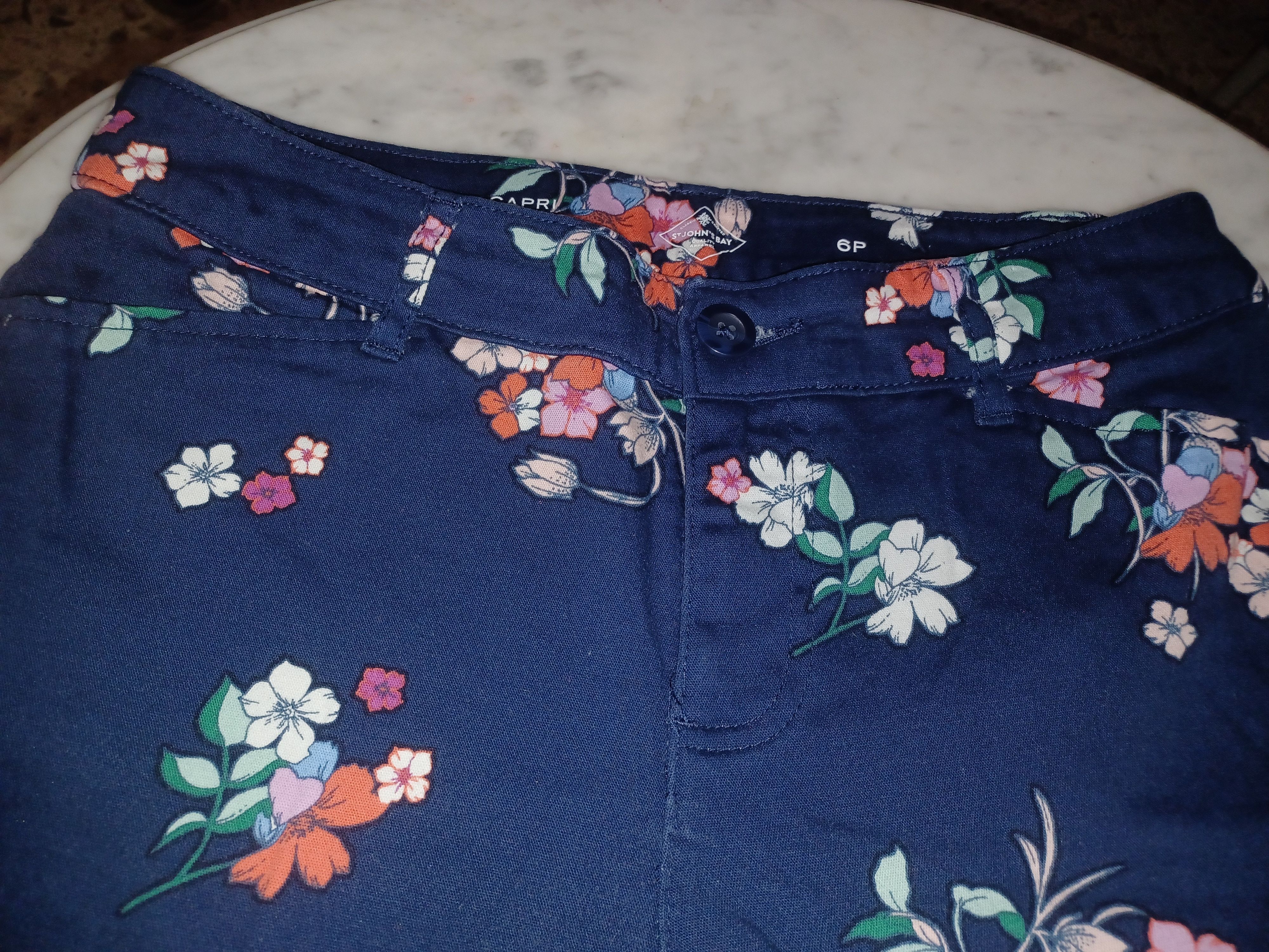 St. Johns Bay St. John's Bay Women's Capri Pants SZ 6 Dark Navy Size 28" / US 6 / IT 42 - 2 Thumbnail