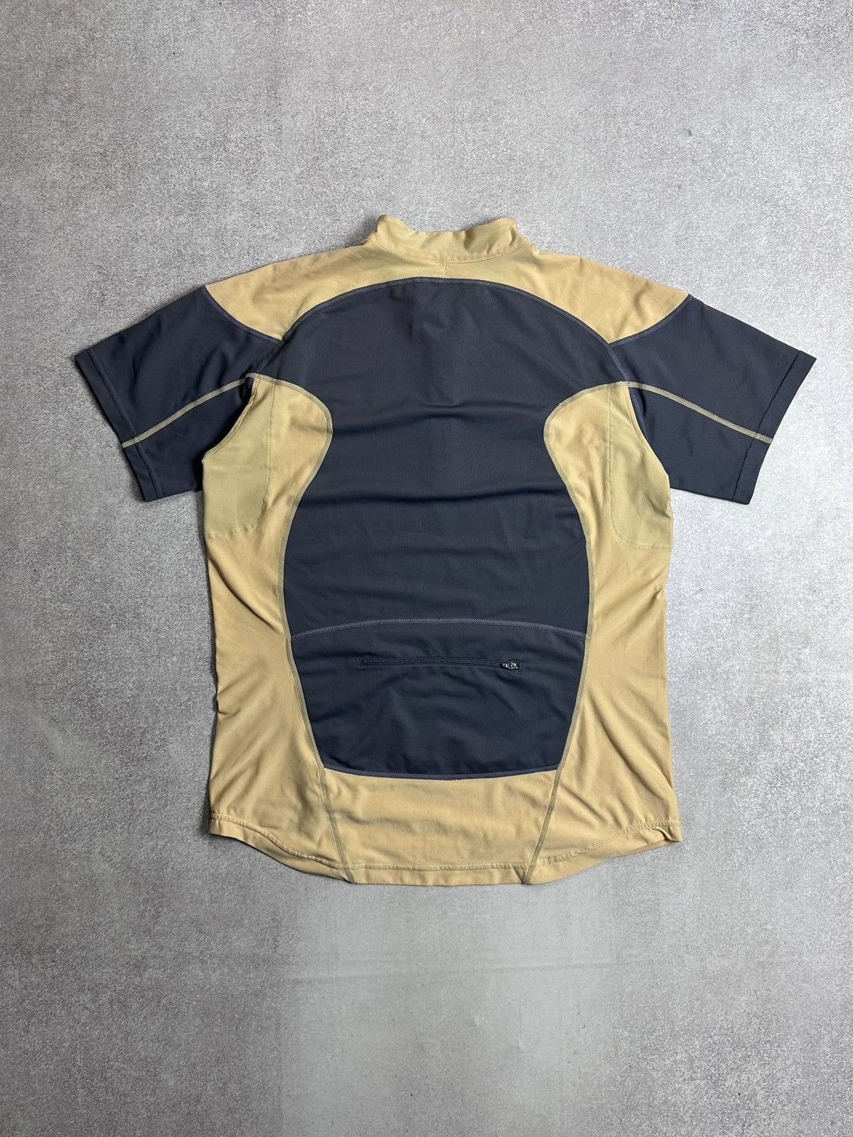 Nike Vintage Nike ACG Back Pocket Gorp T-shirt Y2K M Size US M / EU 48-50 / 2 - 3 Thumbnail