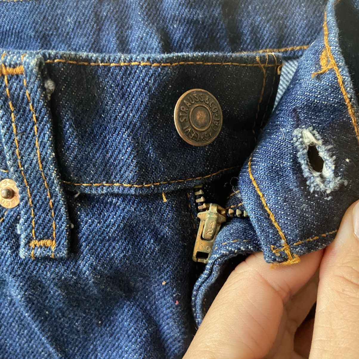 Levi's × Vintage NWT Deadstock 80’s Levi’s Dark Blue Denim Jeans Slim Fit Size US 26 / EU 42 - 7 Thumbnail